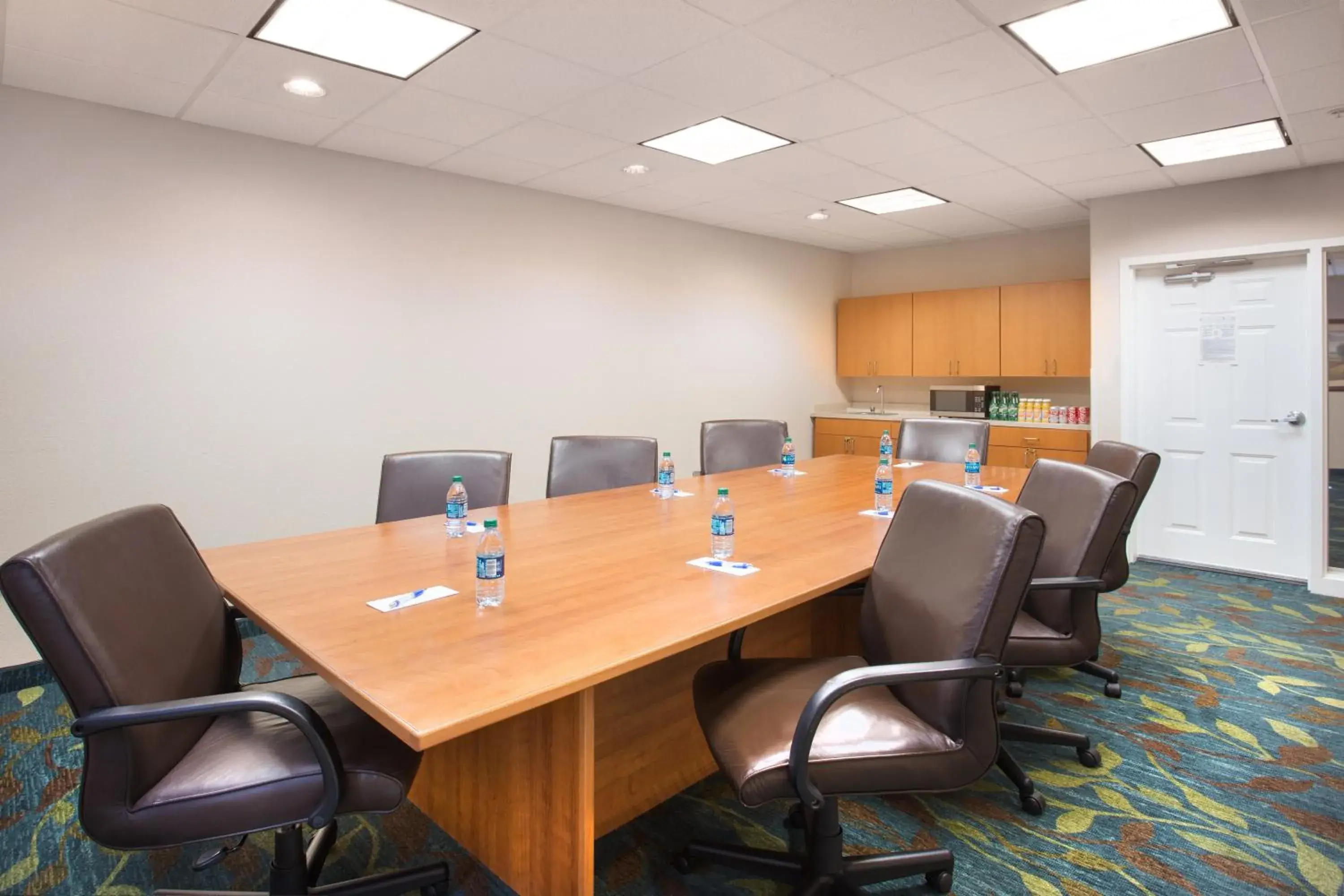 Meeting/conference room in Candlewood Suites Yuma, an IHG Hotel