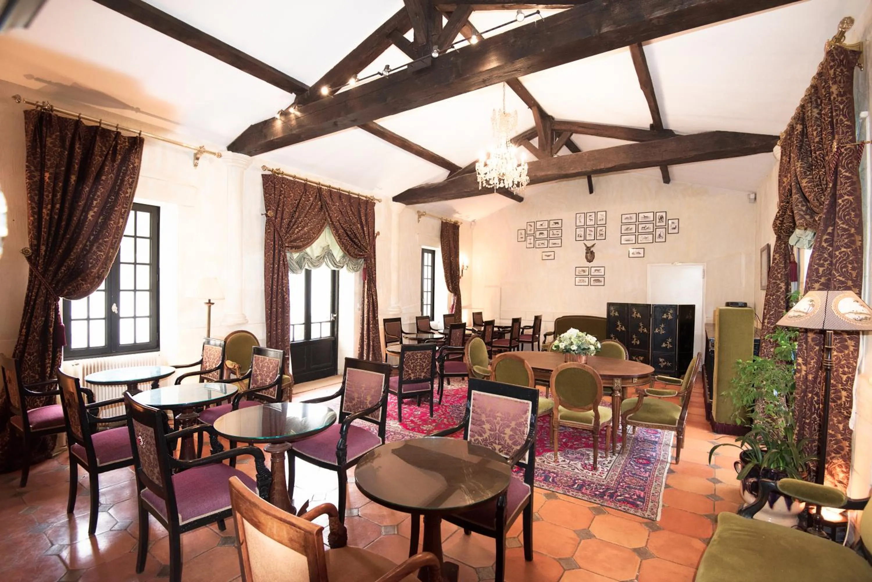 Restaurant/places to eat in Chateau de Lantic