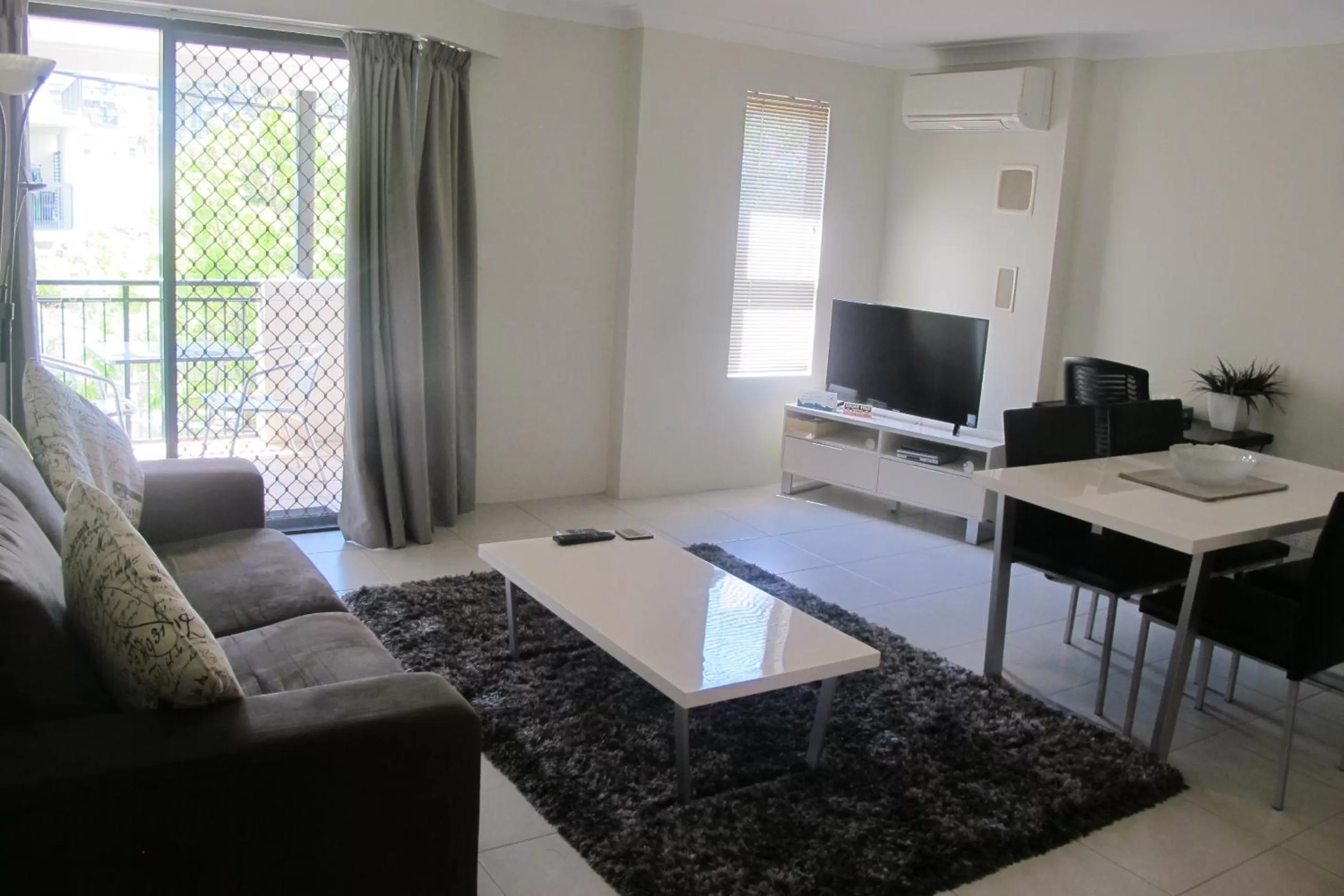 Living room in Spring Hill Mews Apartments