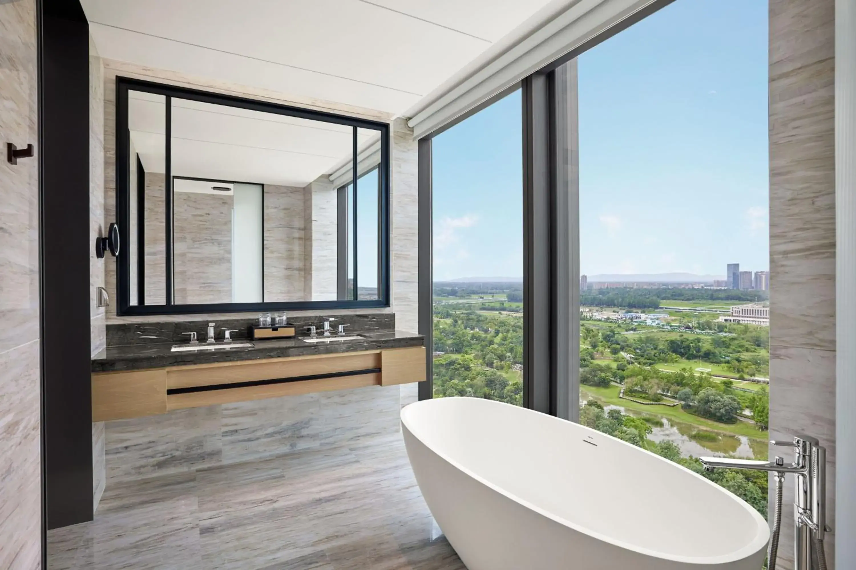 Photo of the whole room, Bathroom in Sheraton Chengdu Pidu