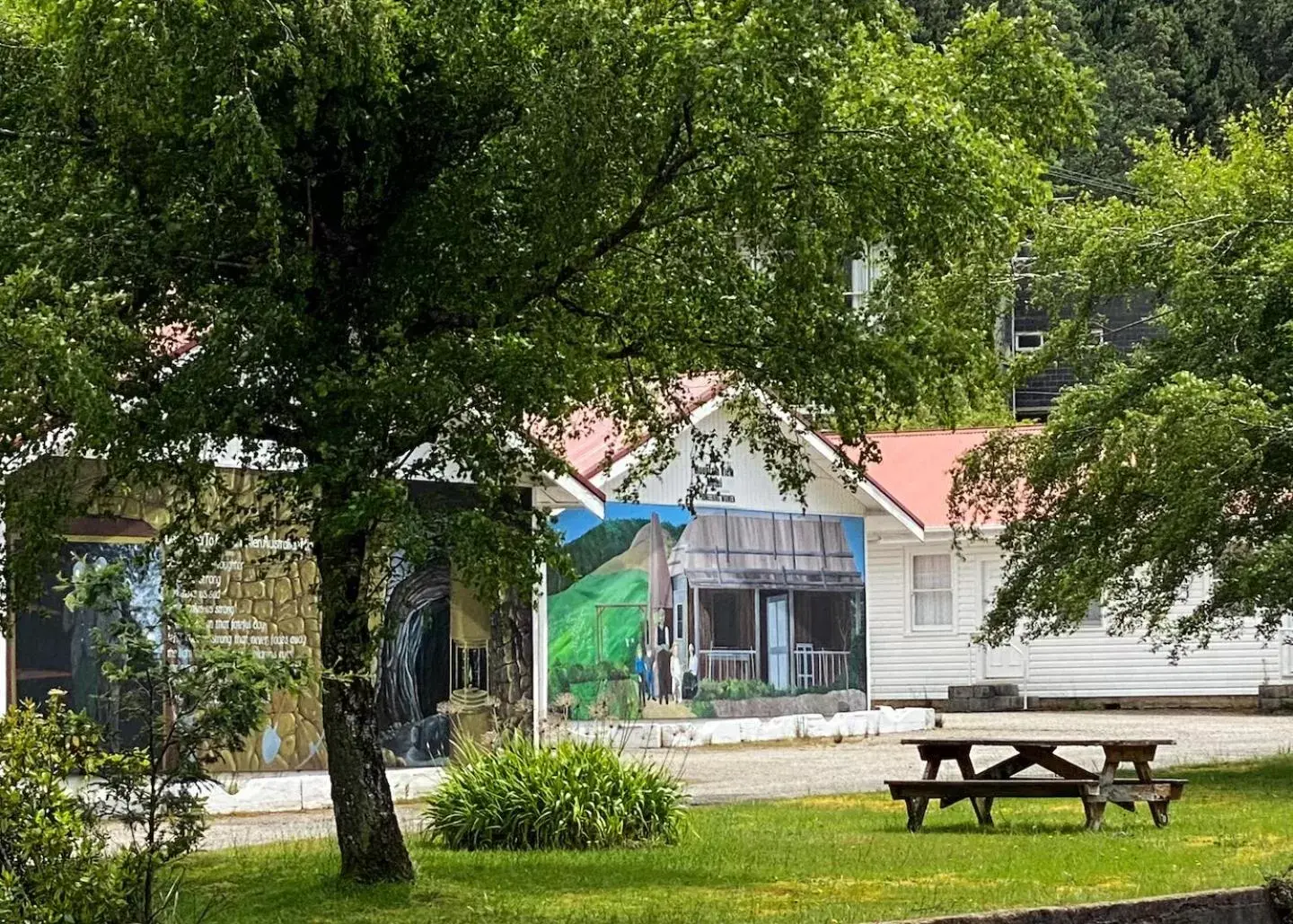 Property building in Mountain View Motel