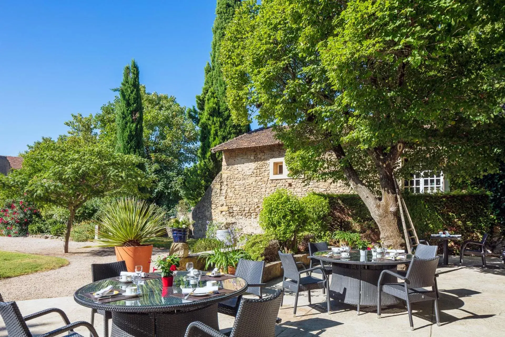 Property building in Le Pré du Moulin - Maison Alonso - Hôtel & Restaurant