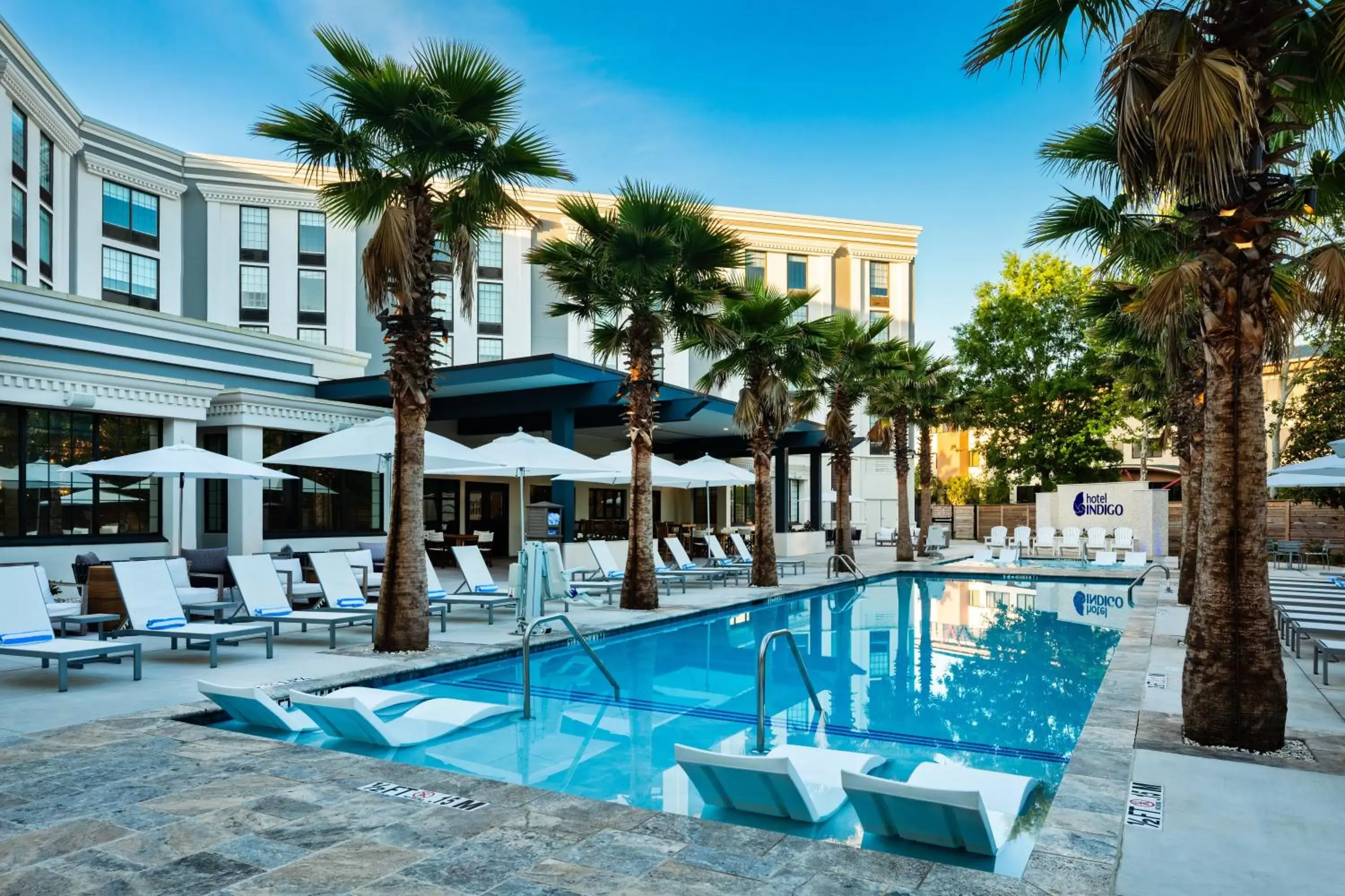 Swimming pool, Property Building in Hotel Indigo Charleston - Mount Pleasant, an IHG Hotel