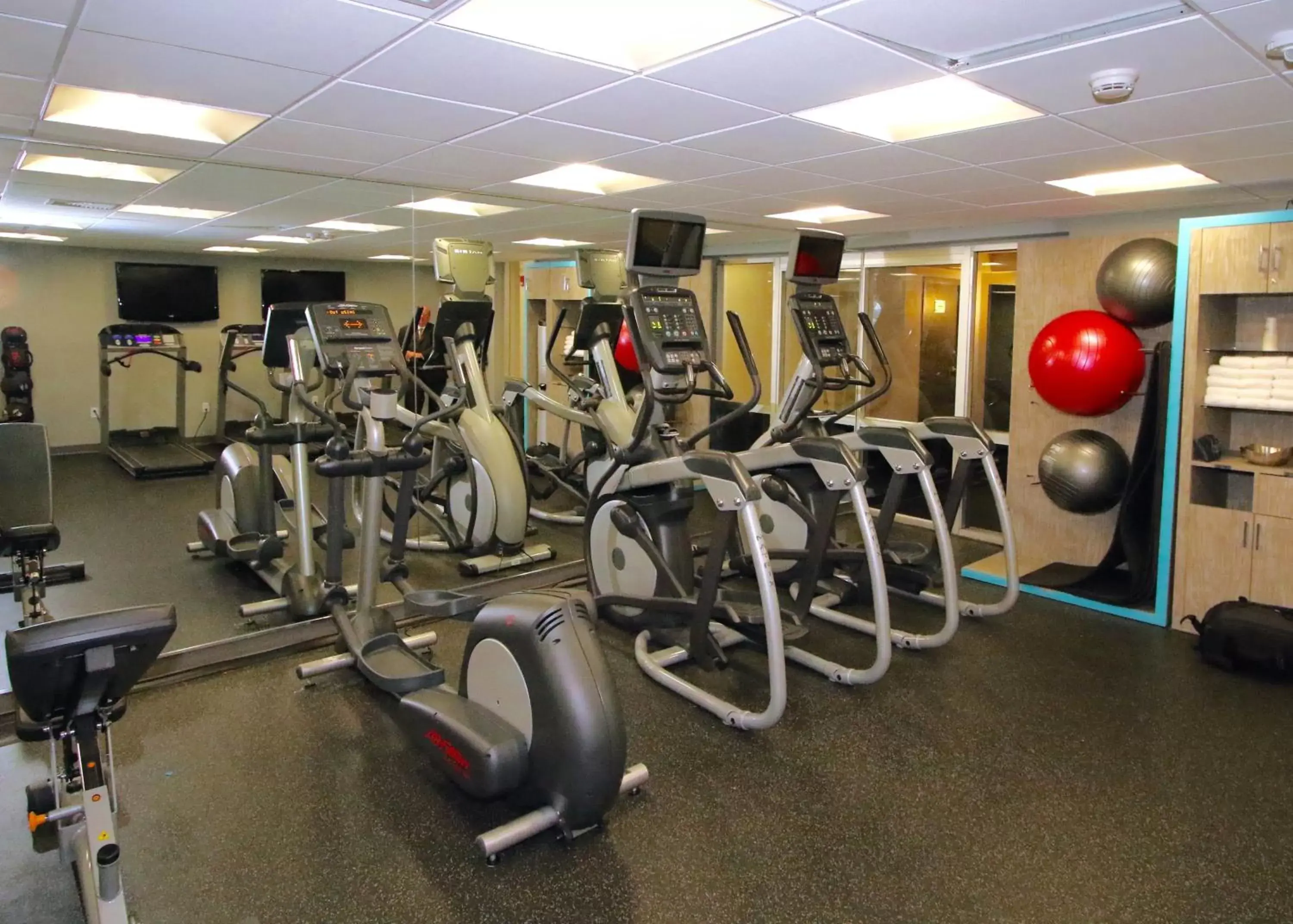 Fitness centre/facilities, Fitness Center/Facilities in Crowne Plaza Suffern-Mahwah, an IHG Hotel