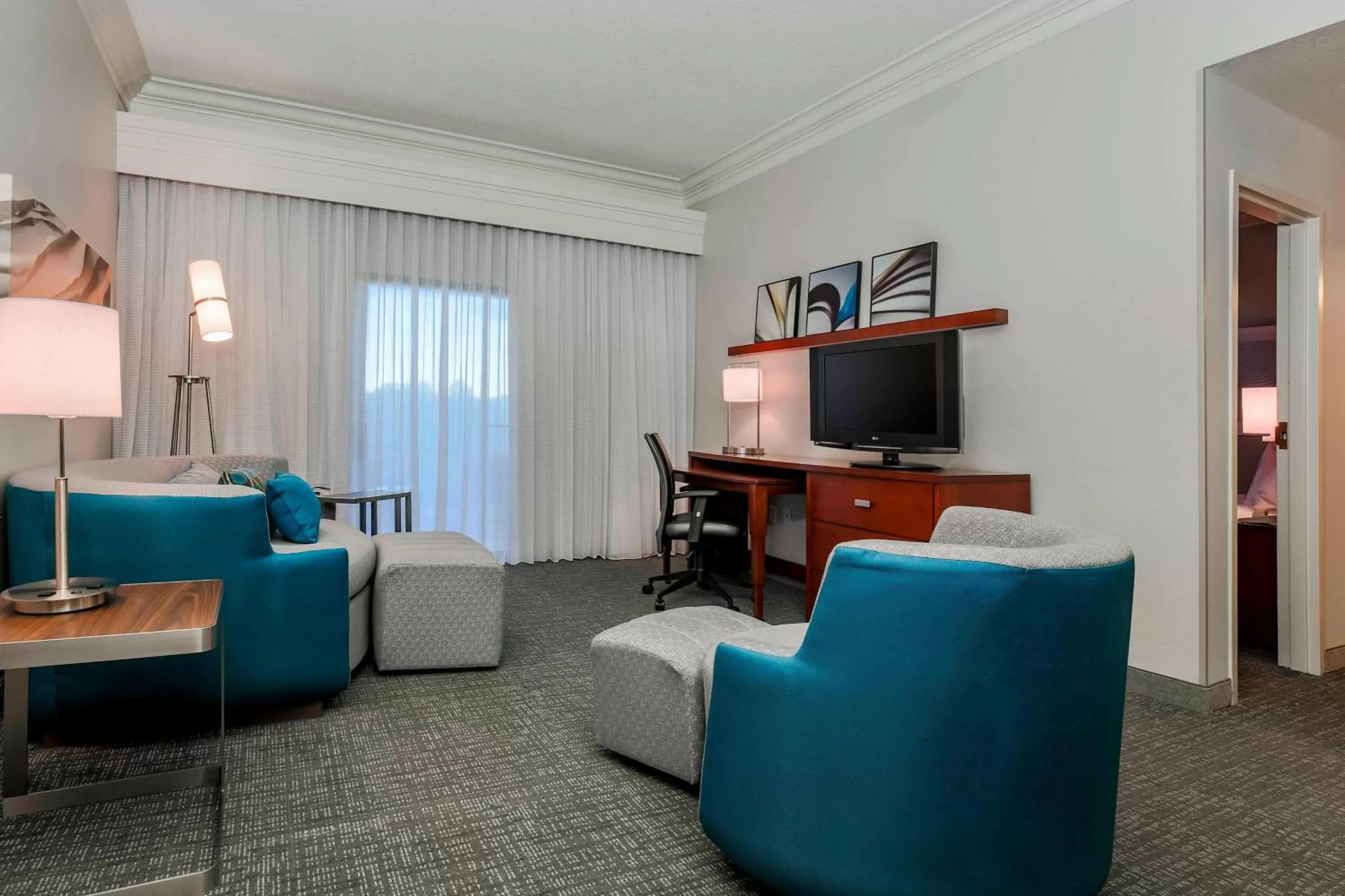 1 Bedroom Suite, 1 King, Sofa bed in Courtyard by Marriott Orlando Lake Mary North