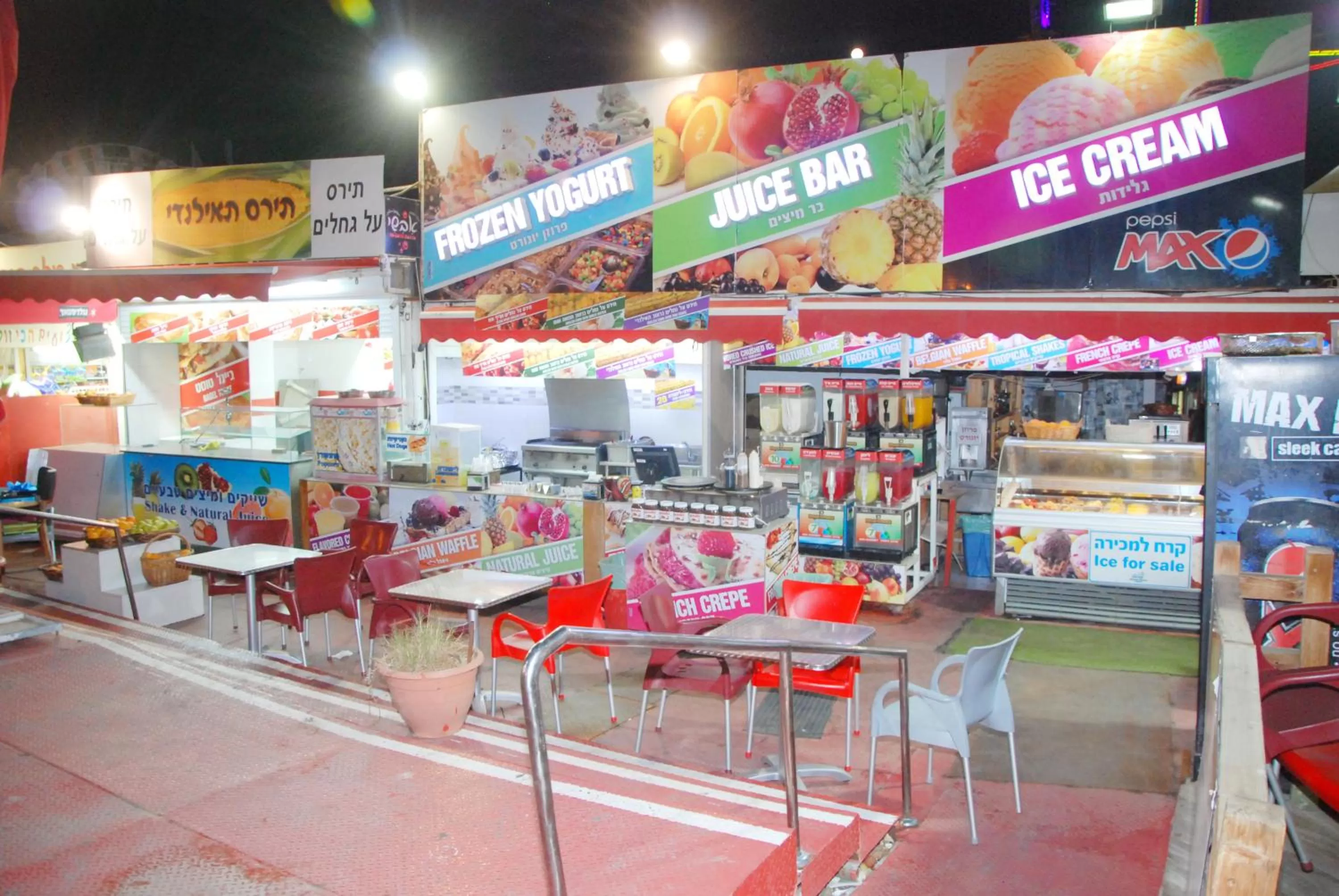 Restaurant/places to eat in Hotel Maman