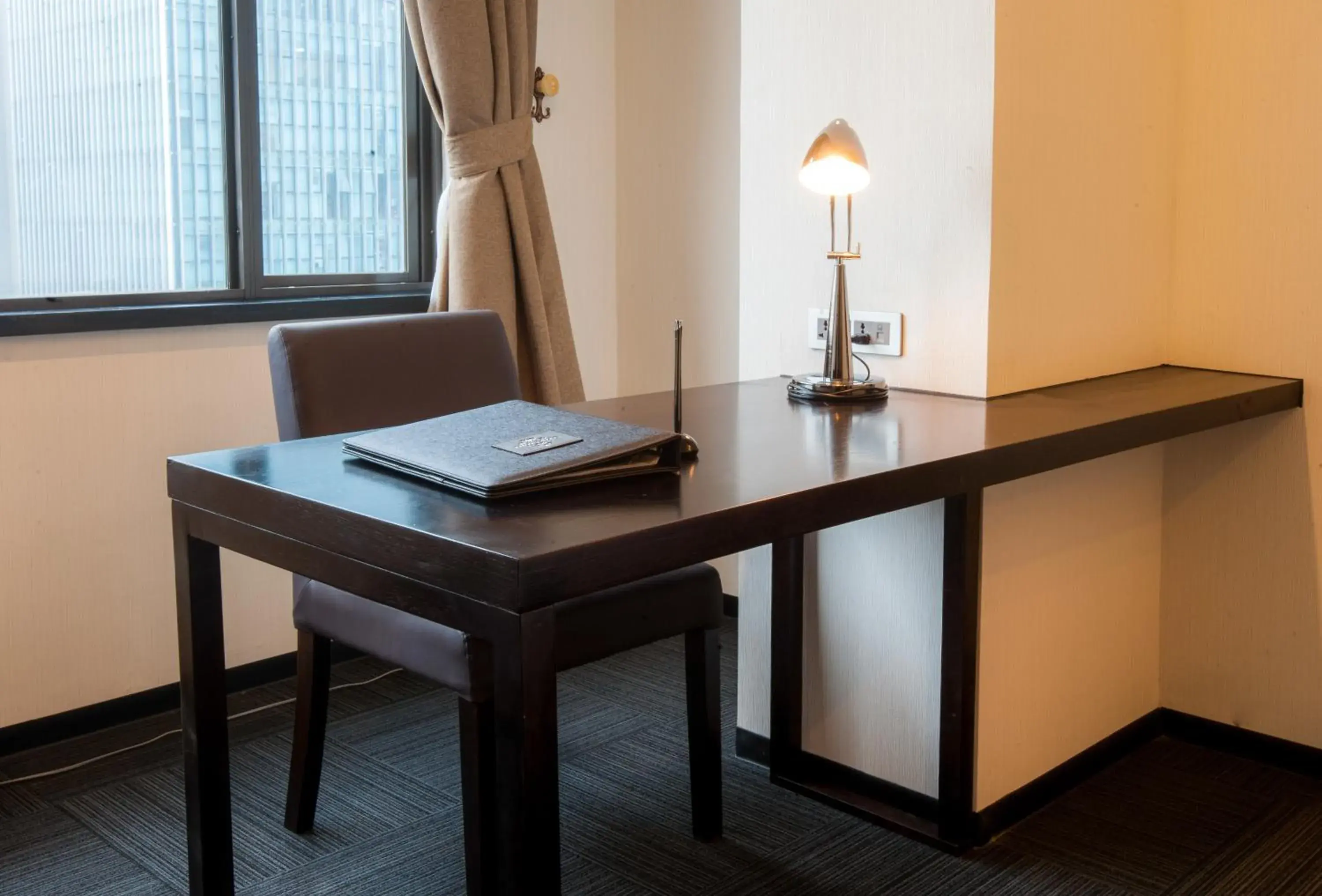 Seating area, TV/Entertainment Center in Sakura Hotel