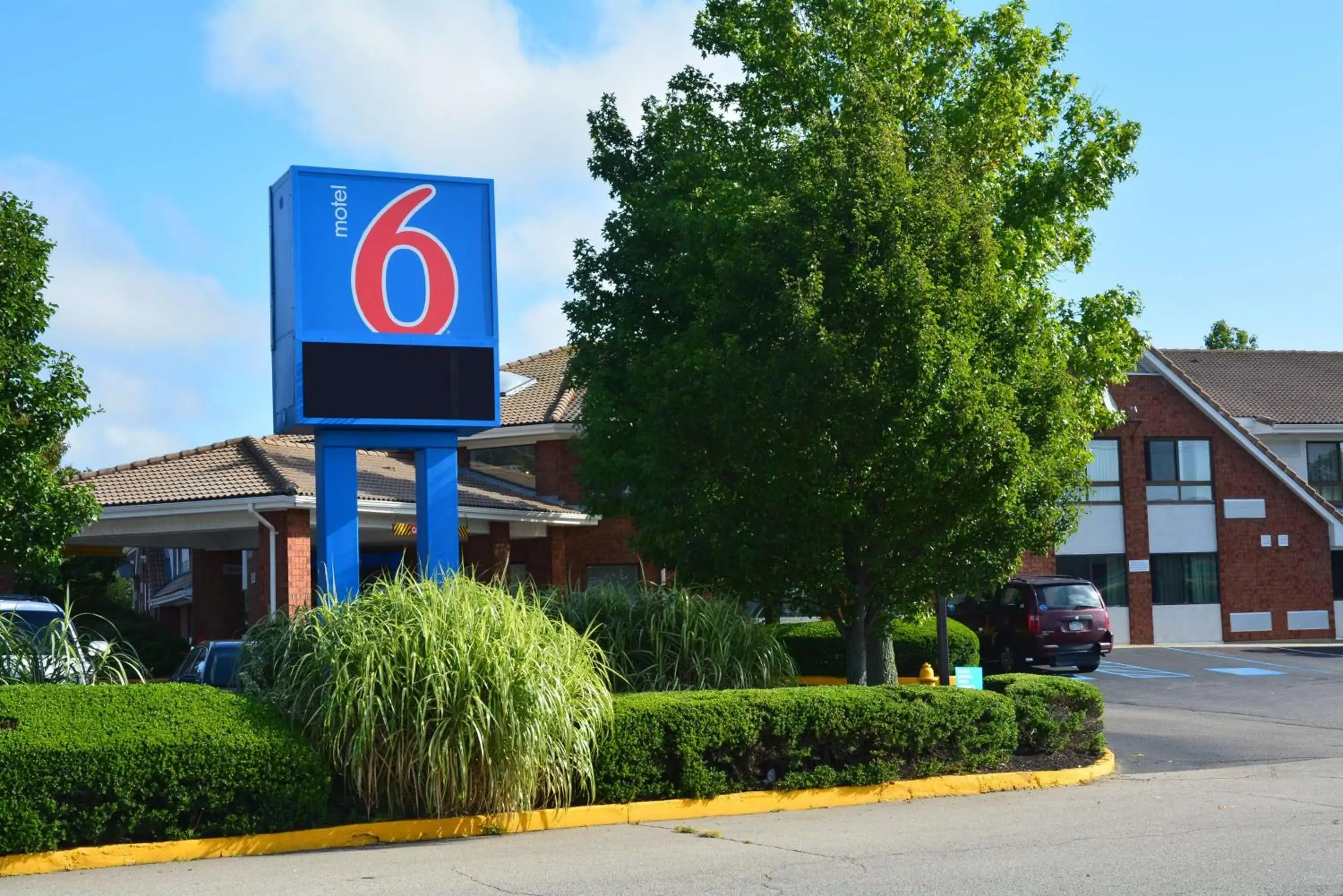 Property building, Property Logo/Sign in Motel 6-Newport, RI