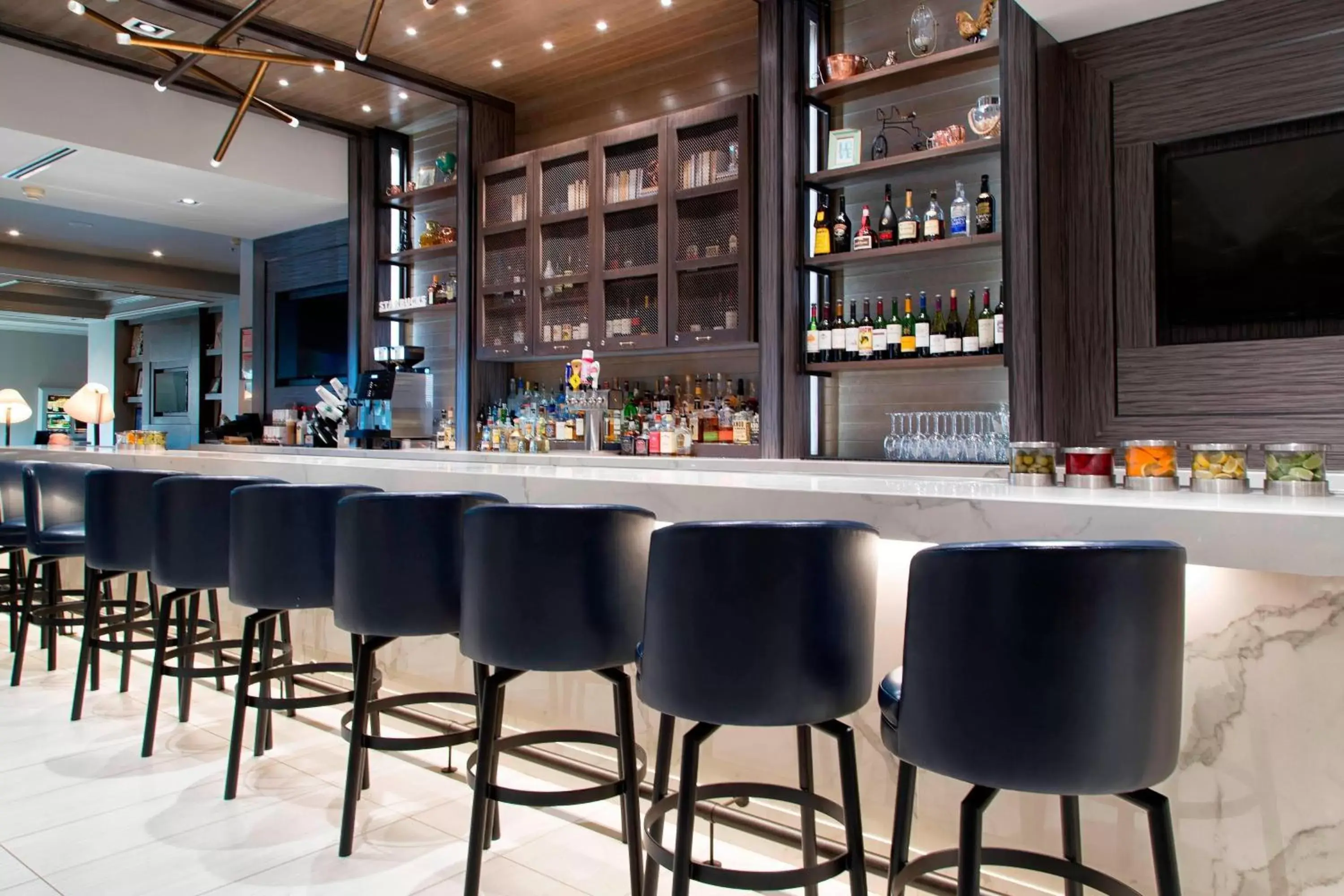 Kitchen or kitchenette, Lounge/Bar in Franklin Marriott Cool Springs