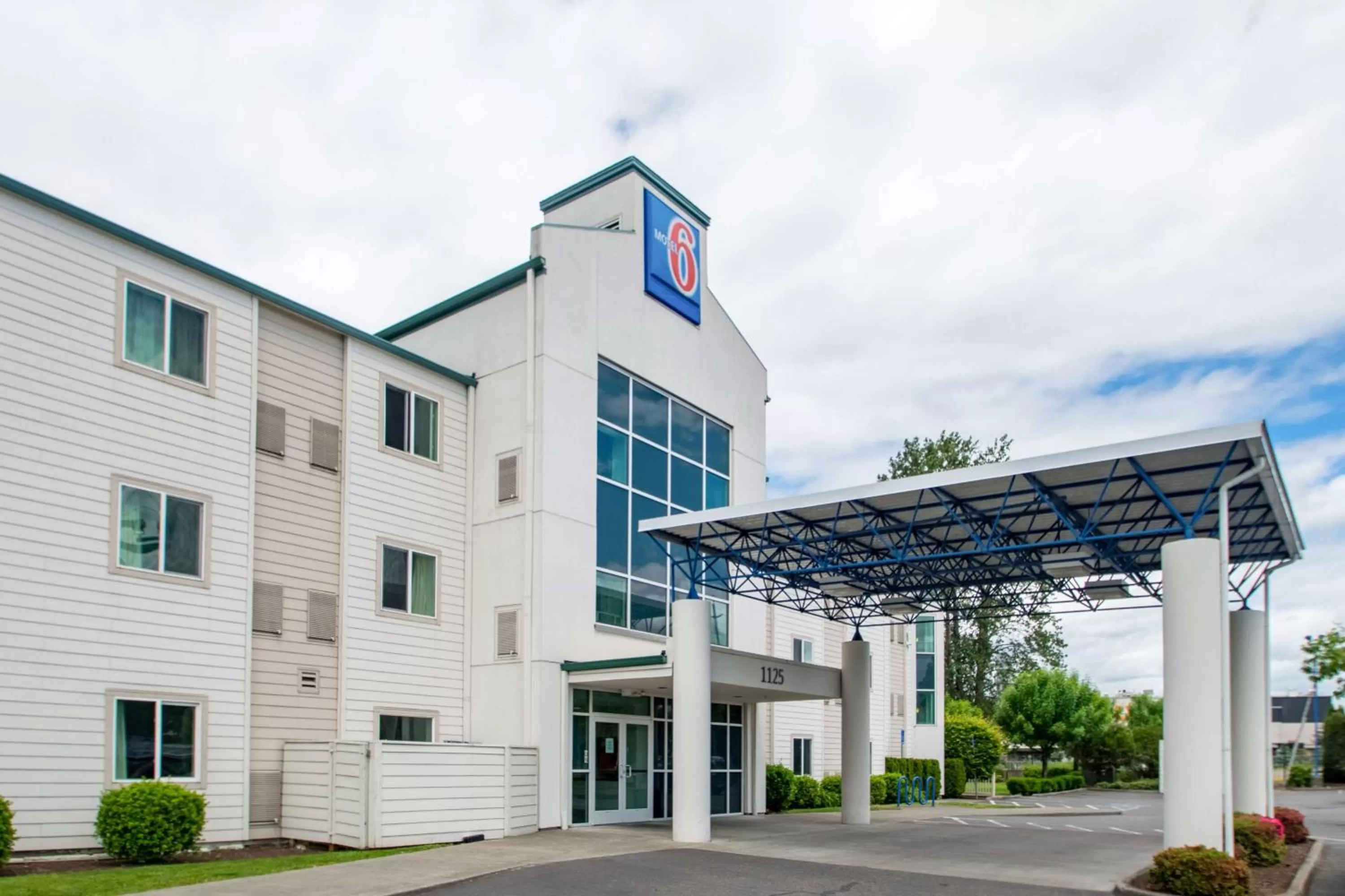 Property building in Motel 6-Portland, OR - North