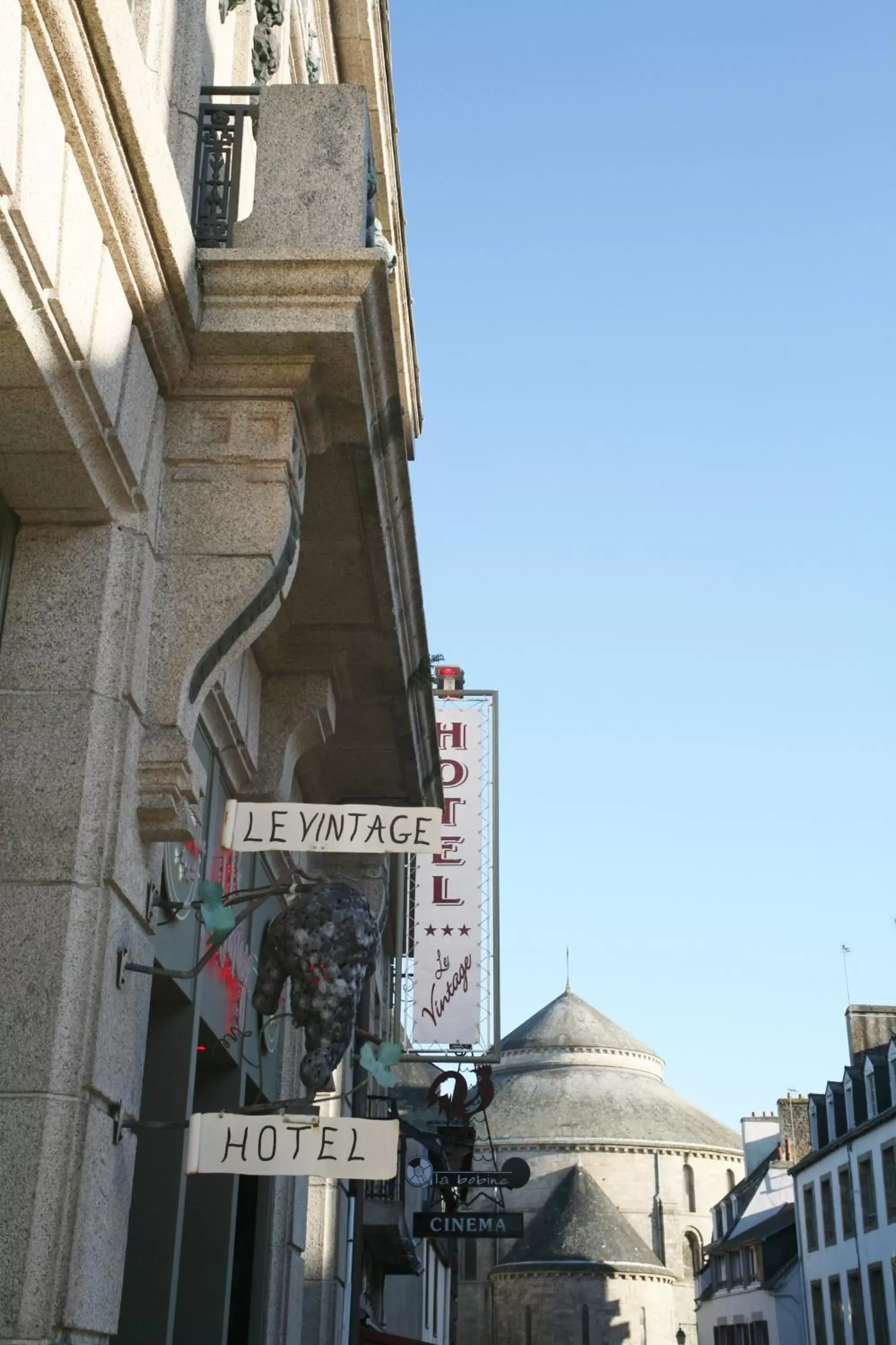 Facade/entrance in Hôtel Vintage