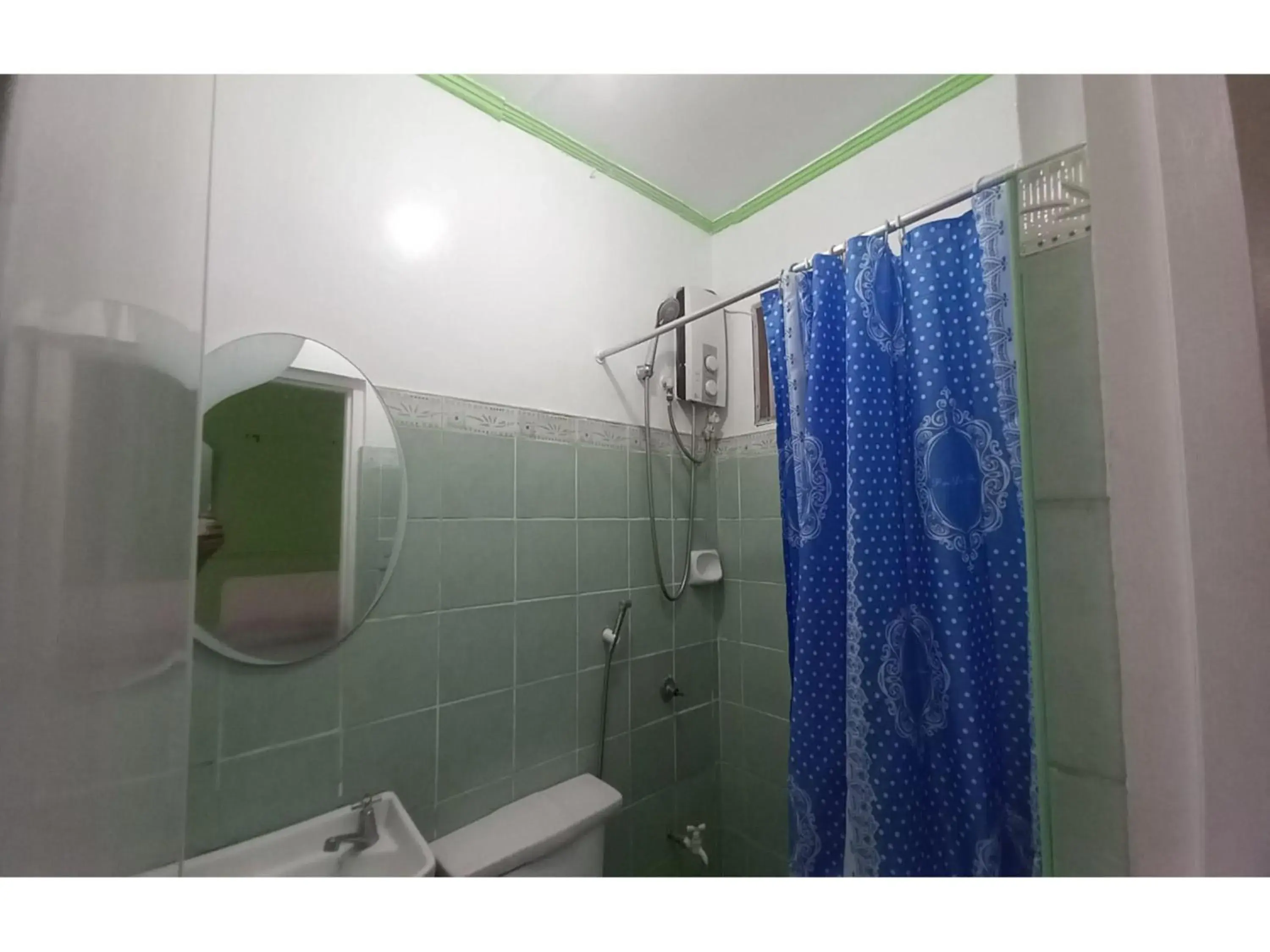 Bathroom in RedDoorz @ Jomckayl Apartelle Naga
