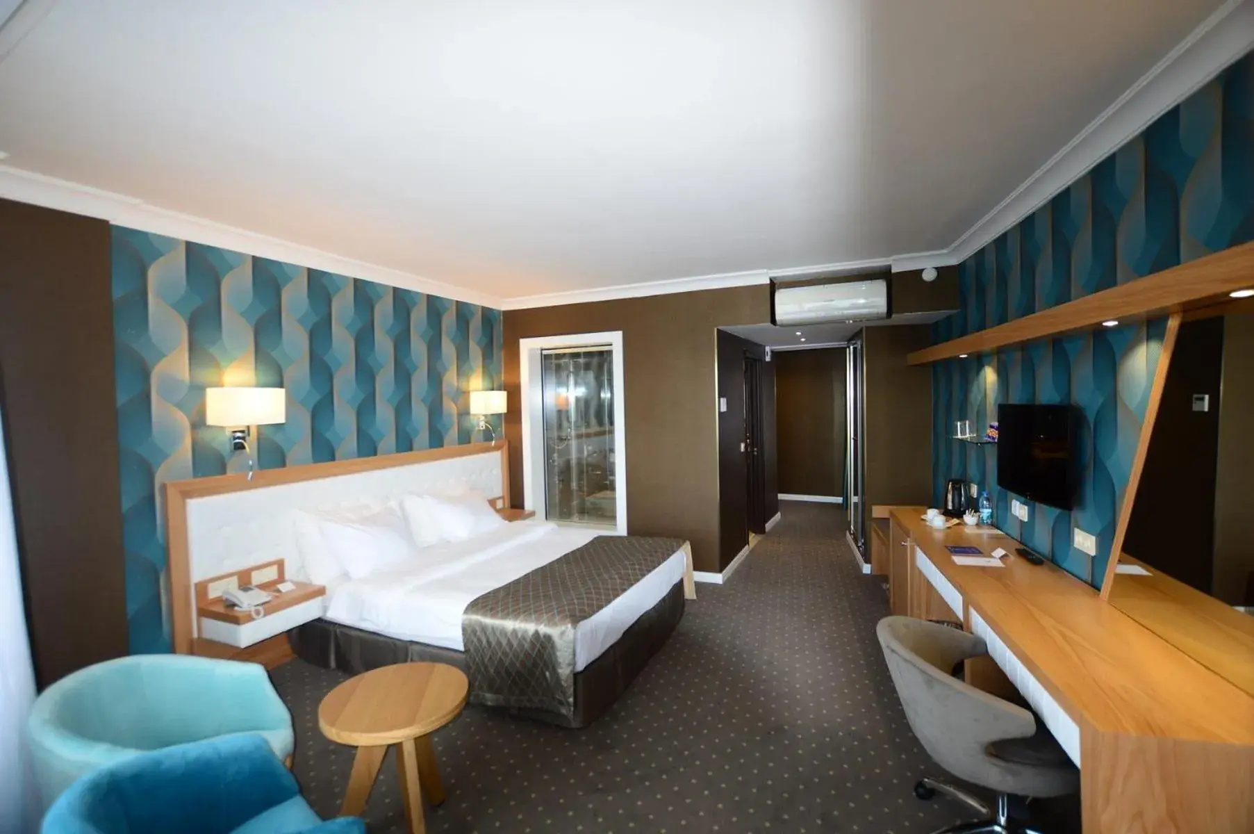 Deluxe Double or Twin Room with City View in Akol Hotel Deluxe Double or Twin Room with City View in Akol Hotel