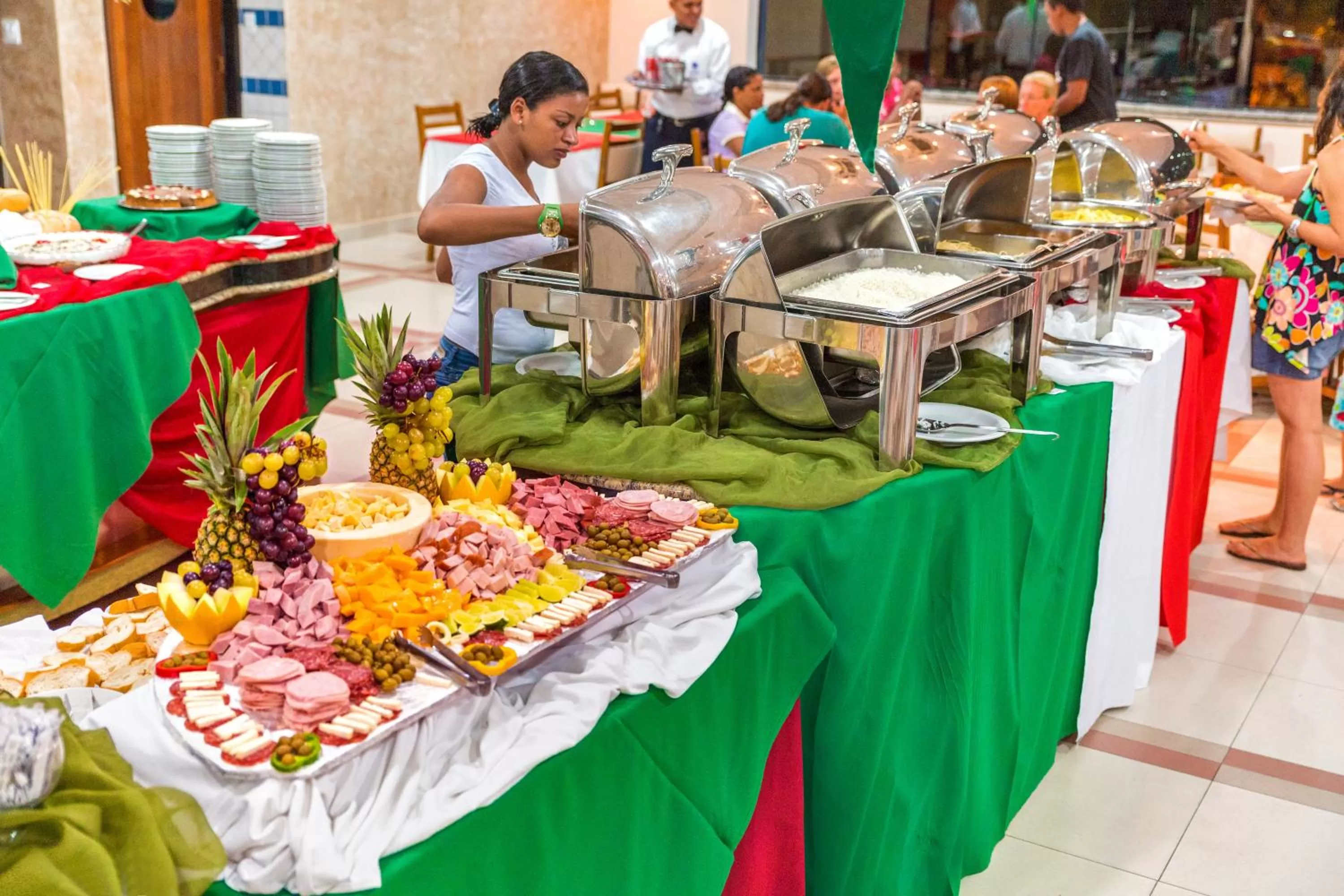 Restaurant/places to eat in Sueds Plaza