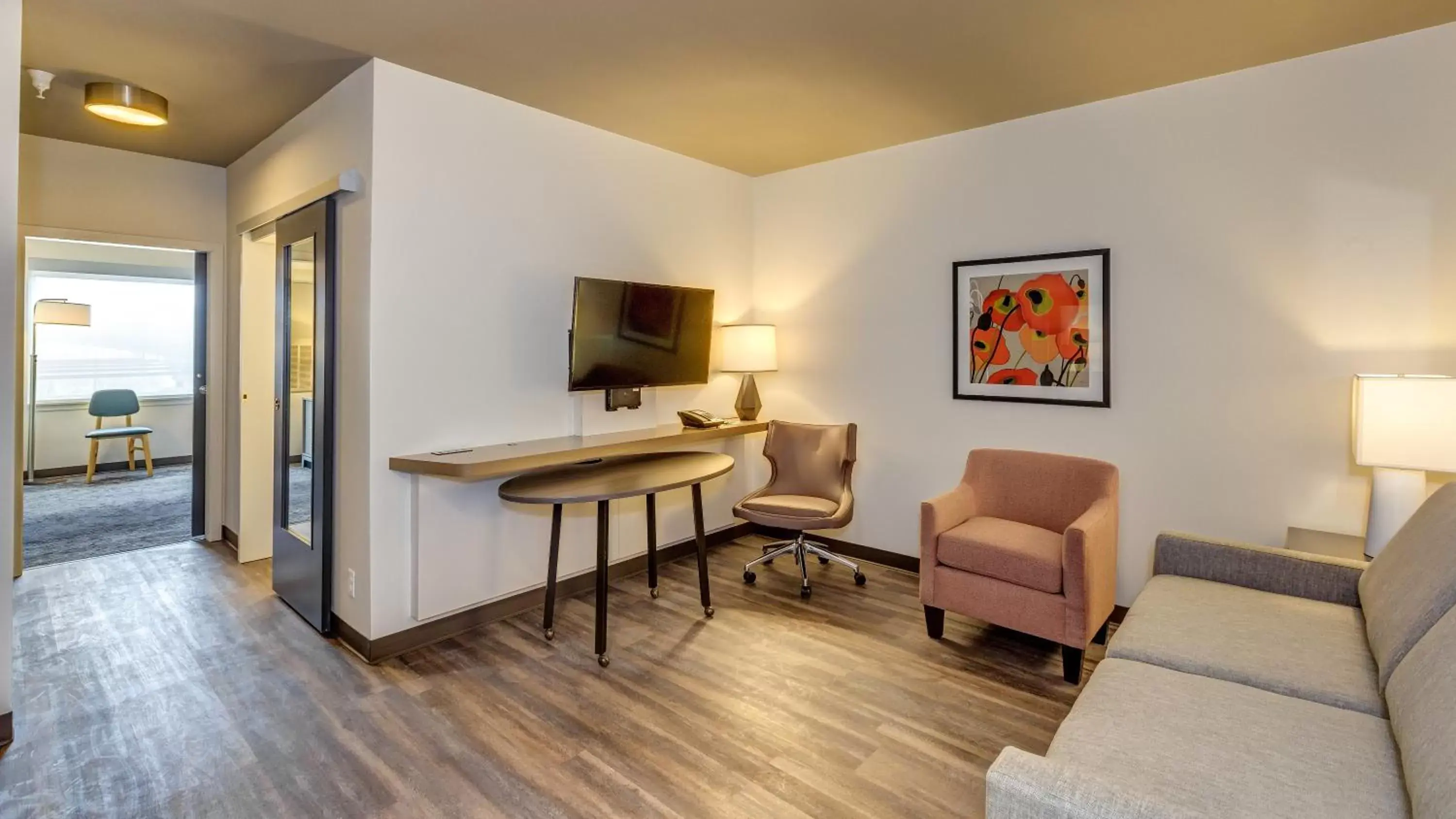 Living room, Seating Area in Holiday Inn Bellingham, an IHG Hotel