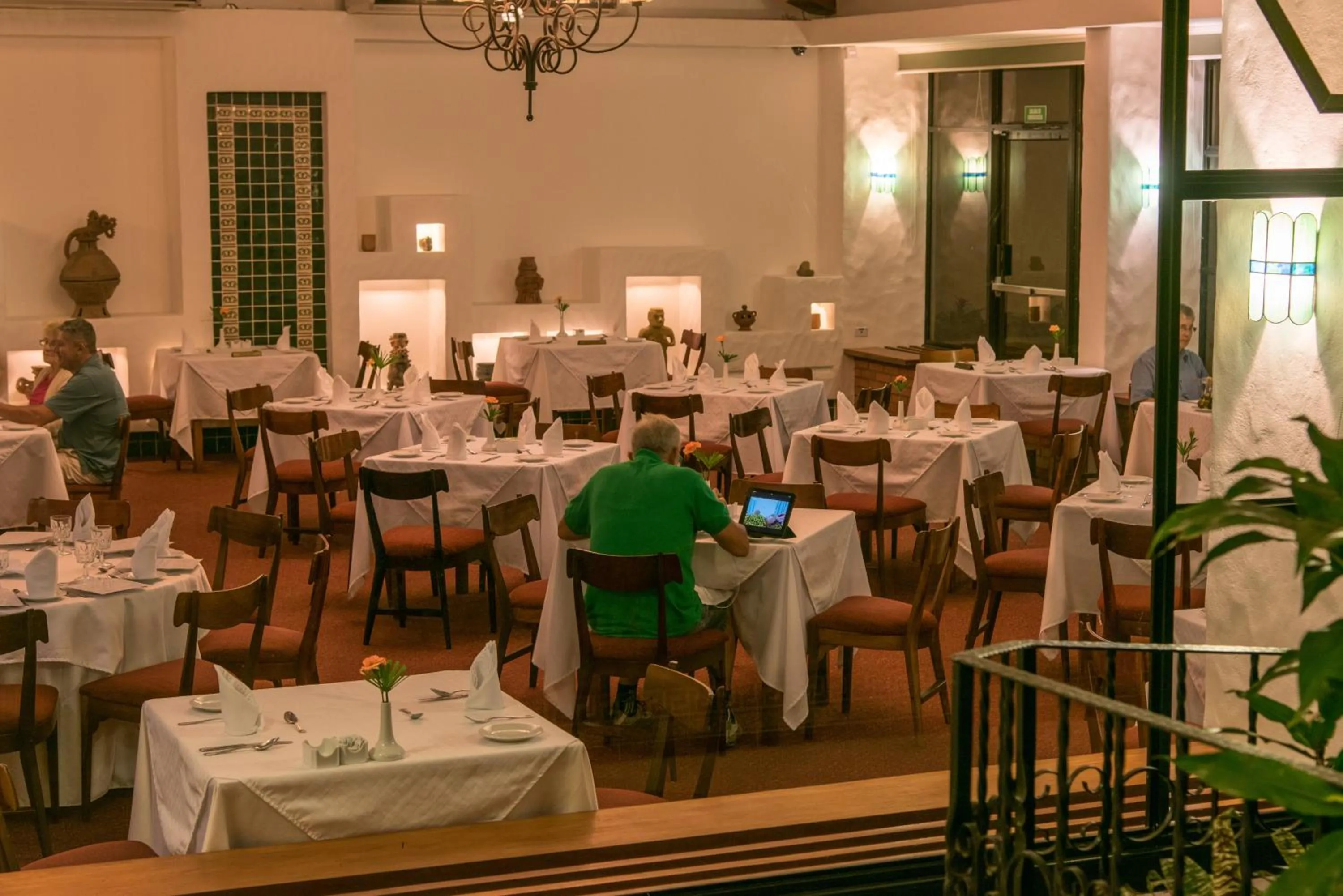 Restaurant/places to eat in Hotel Bougainvillea San José