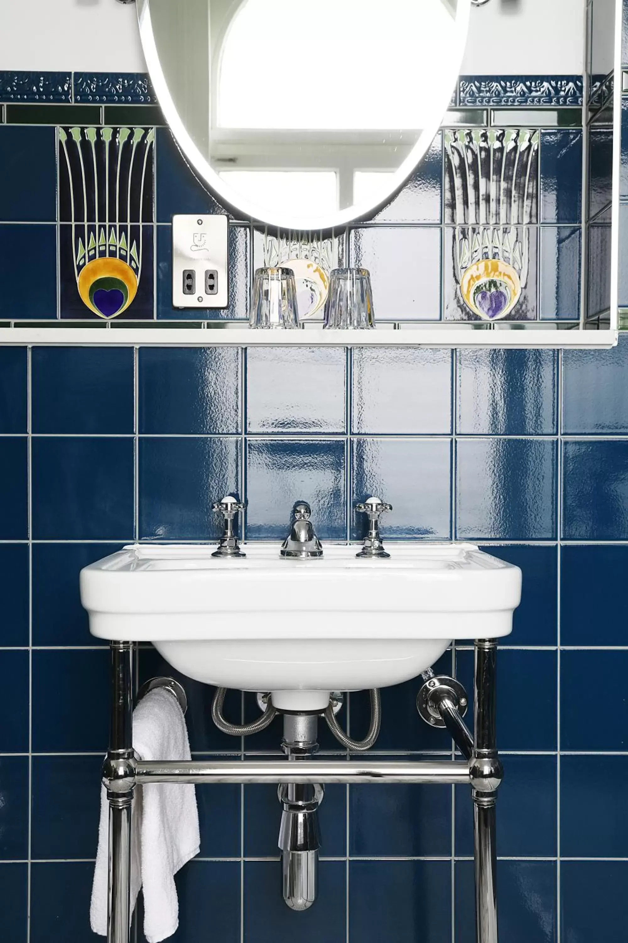 Bathroom in Elmbank Hotel - Part of The Cairn Collection