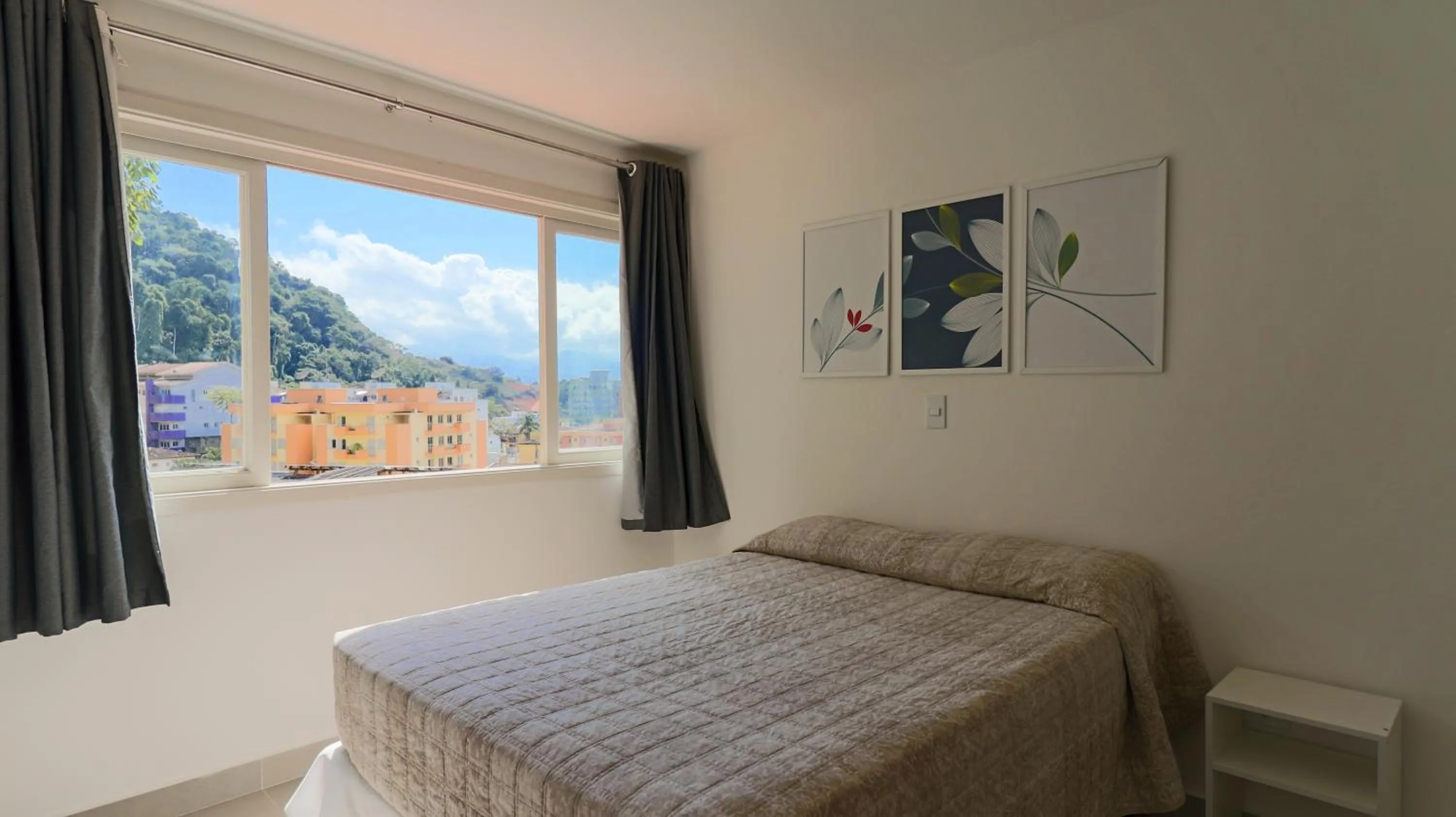 Photo of the whole room, Bed in Hotel Coquille