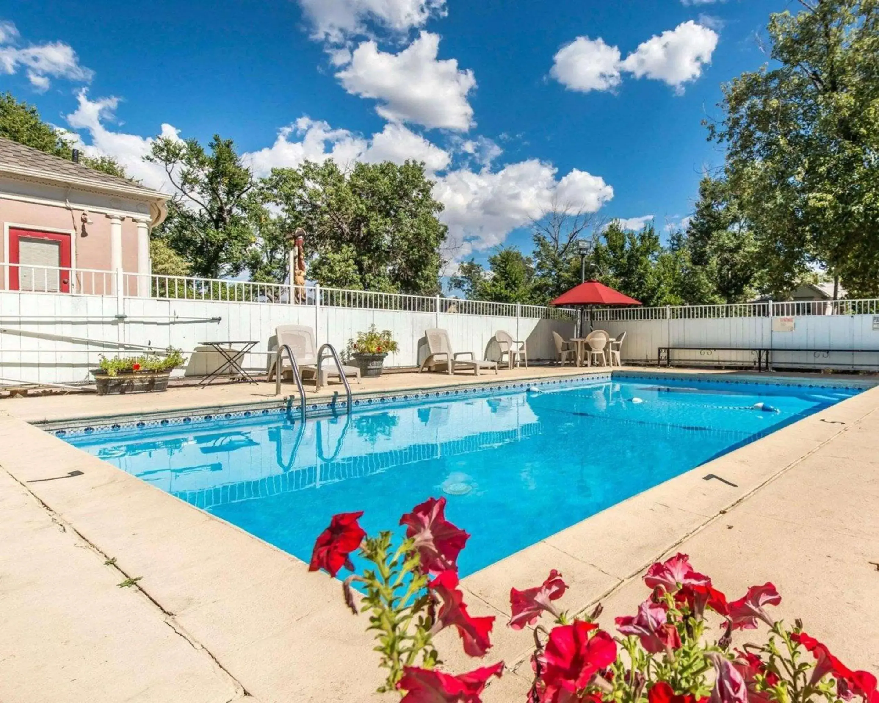 On site, Swimming Pool in Econo Lodge Downtown Colorado Springs