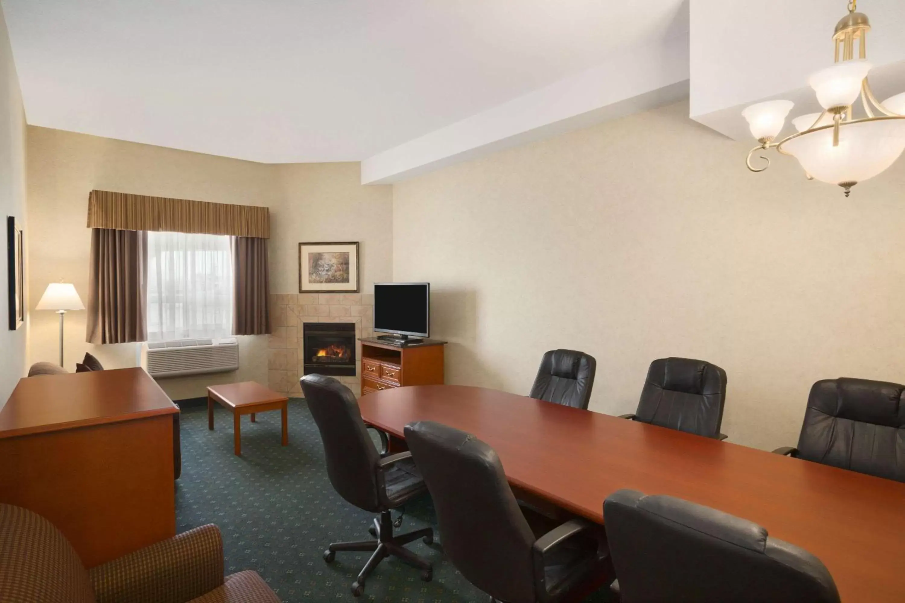 Photo of the whole room in Travelodge by Wyndham Strathmore