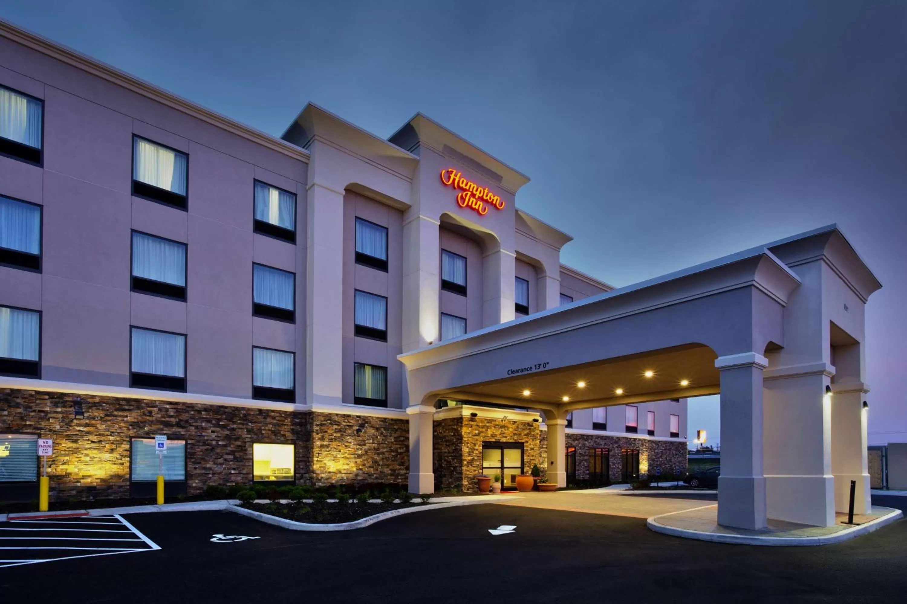 Property building in Hampton Inn Niagara Falls/ Blvd