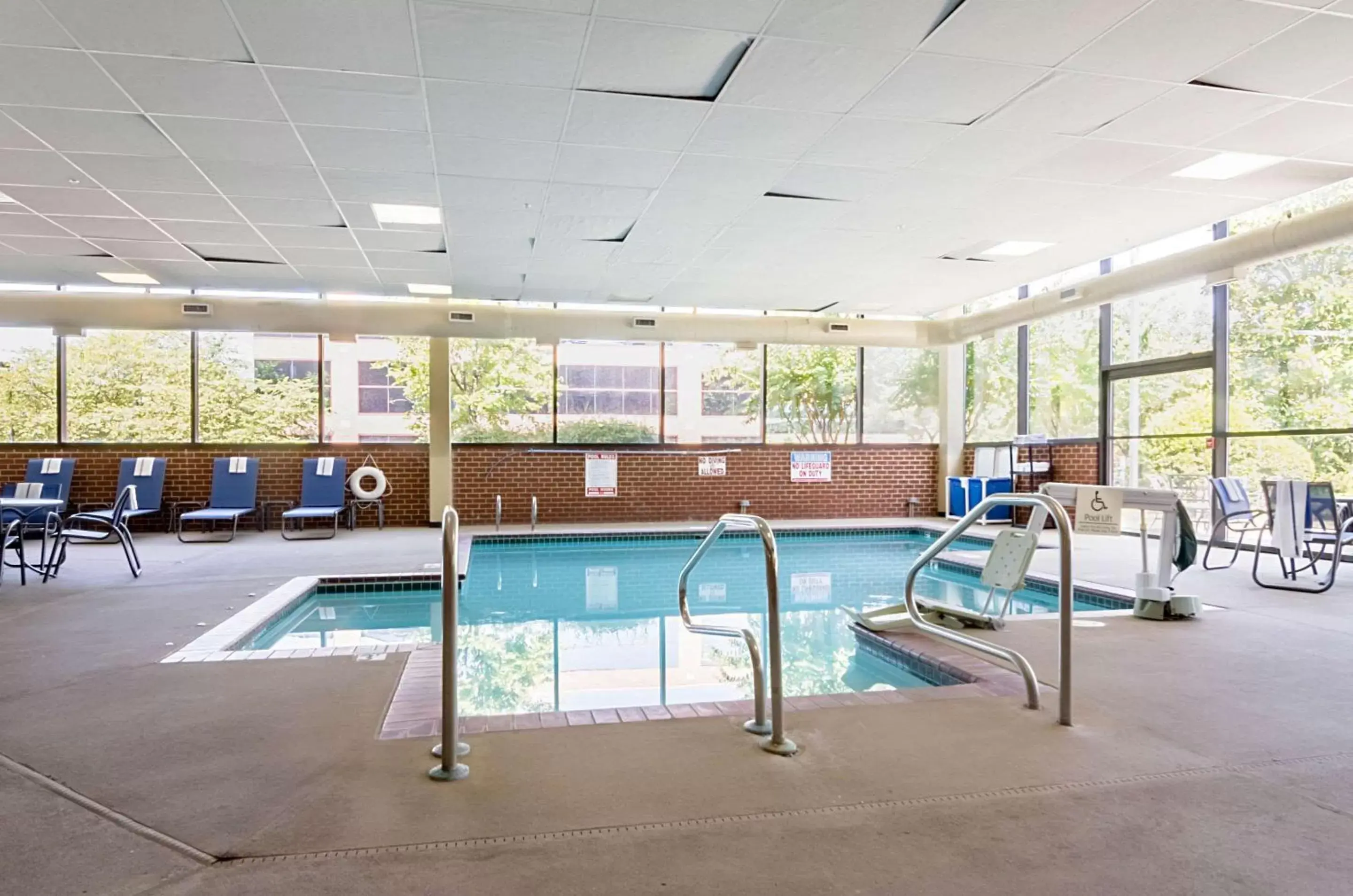 On site, Swimming Pool in Comfort Suites Innsbrook - Short Pump