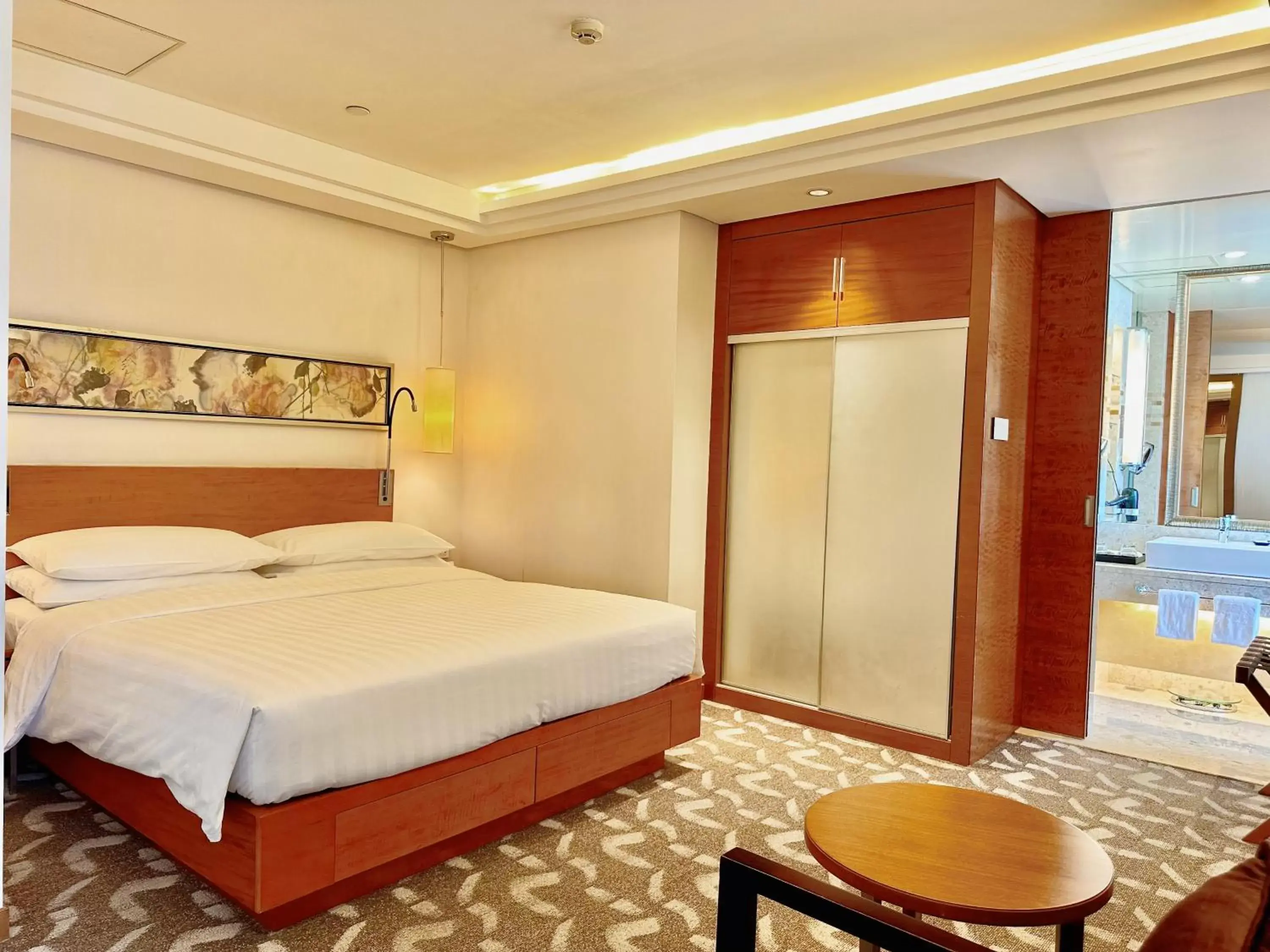 Bed in Swissotel Foshan, Guangdong - Free shuttle bus during canton fair complex during canton fair period