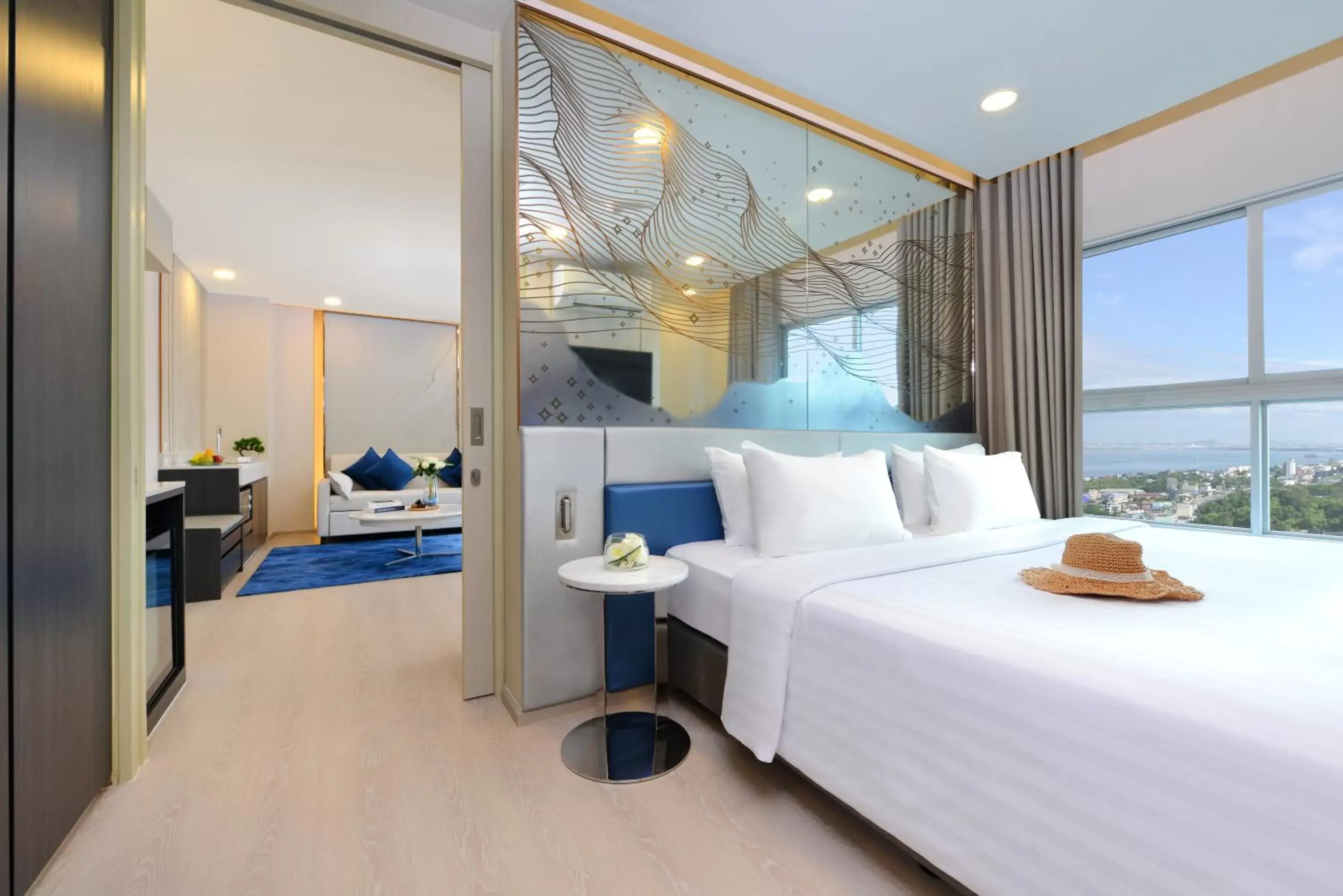 Bedroom, Bed in Centre Point Prime Hotel Pattaya