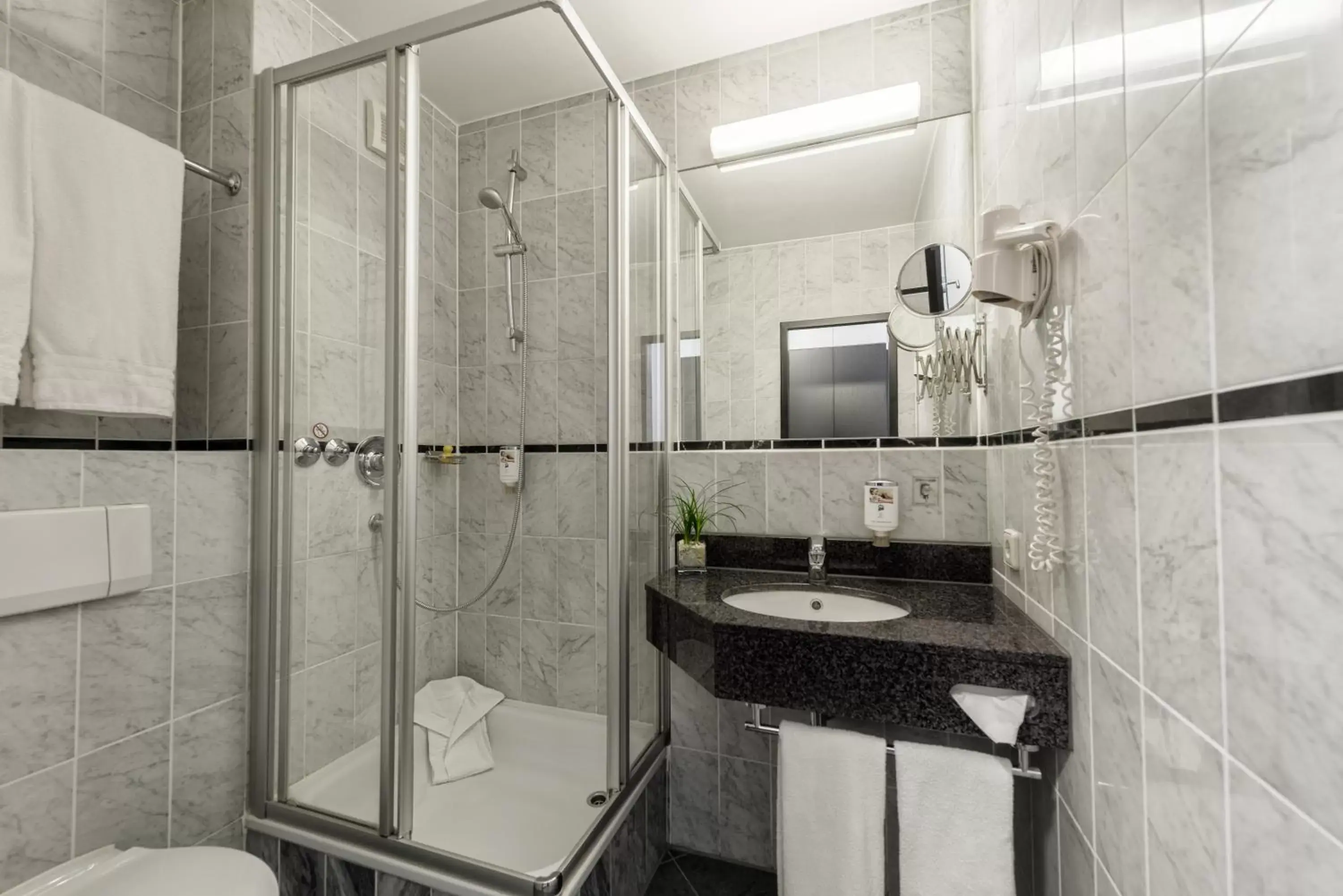 Shower, Bathroom in Best Western Plus Hotel Stadtquartier Haan