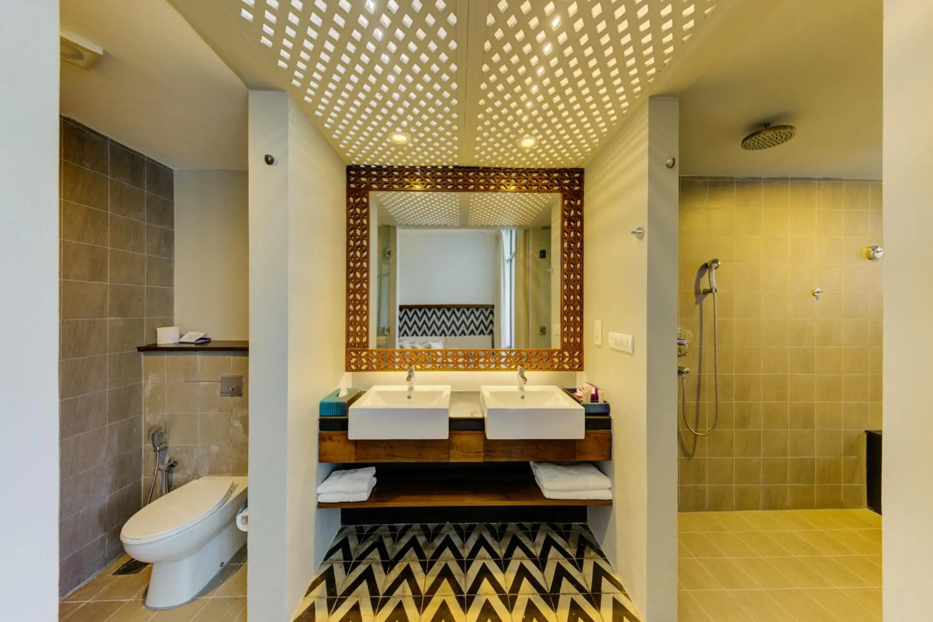 Shower, Bathroom in Cinnamon Bey Beruwela