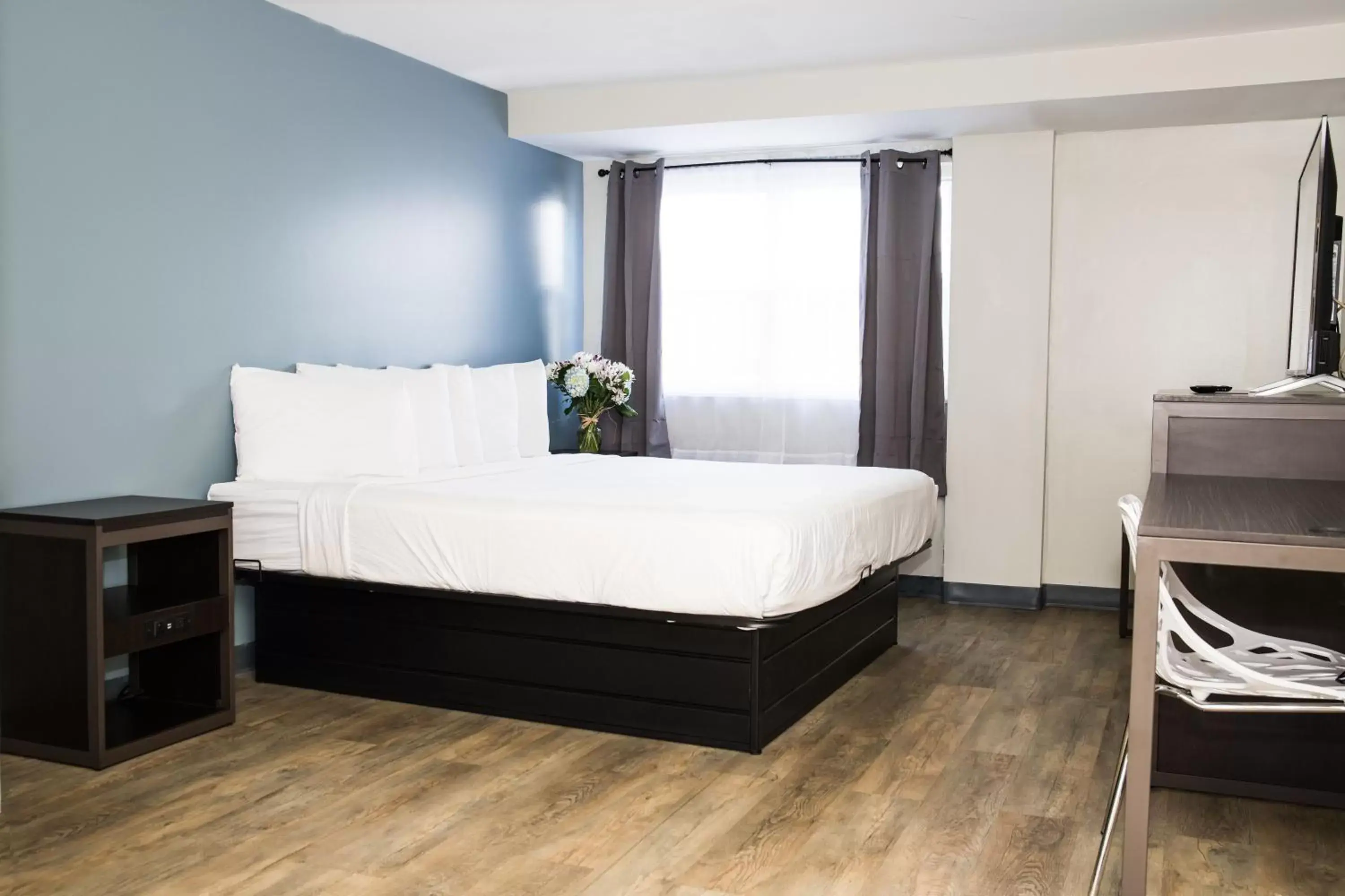 Bed in Crystal Inn Eatontown Bed in Crystal Inn Eatontown