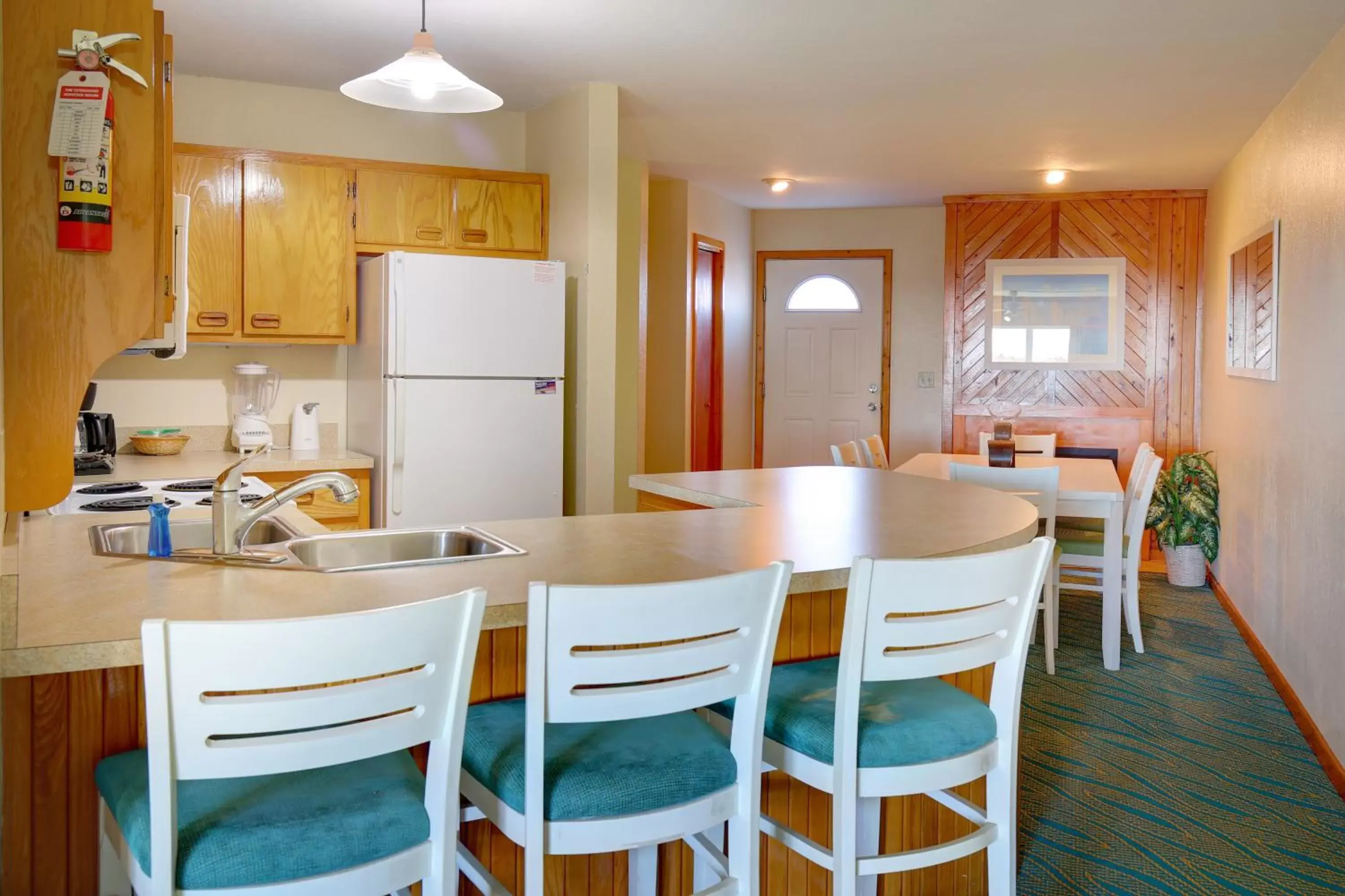 Kitchen or kitchenette, Dining Area in Ocean Pines Resort by Capital Vacations