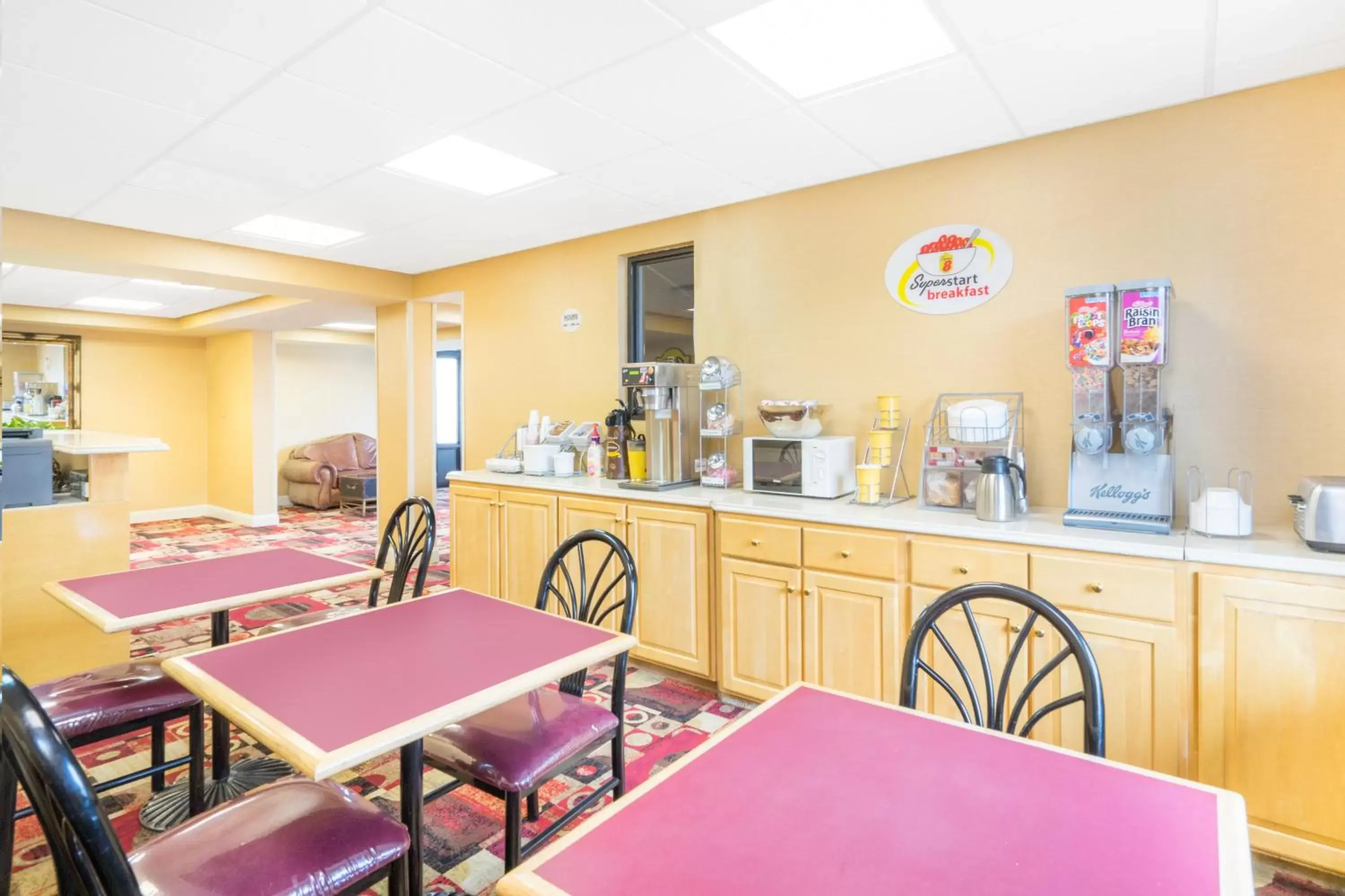 Dining area, Restaurant/Places to Eat in Motel 6-London, KY