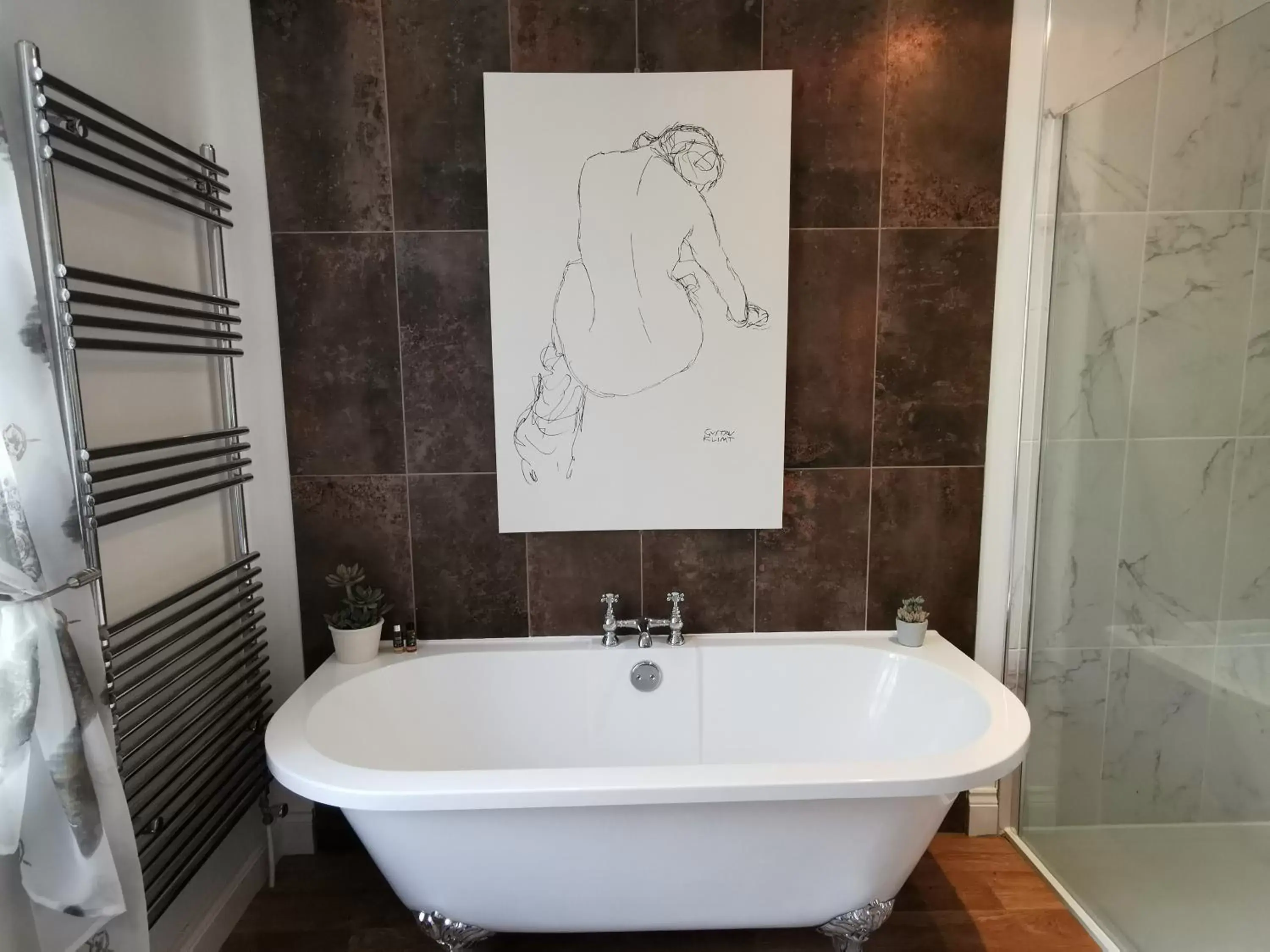 Bathroom in Glangwili Mansion - Luxury 5 star Bed & Breakfast