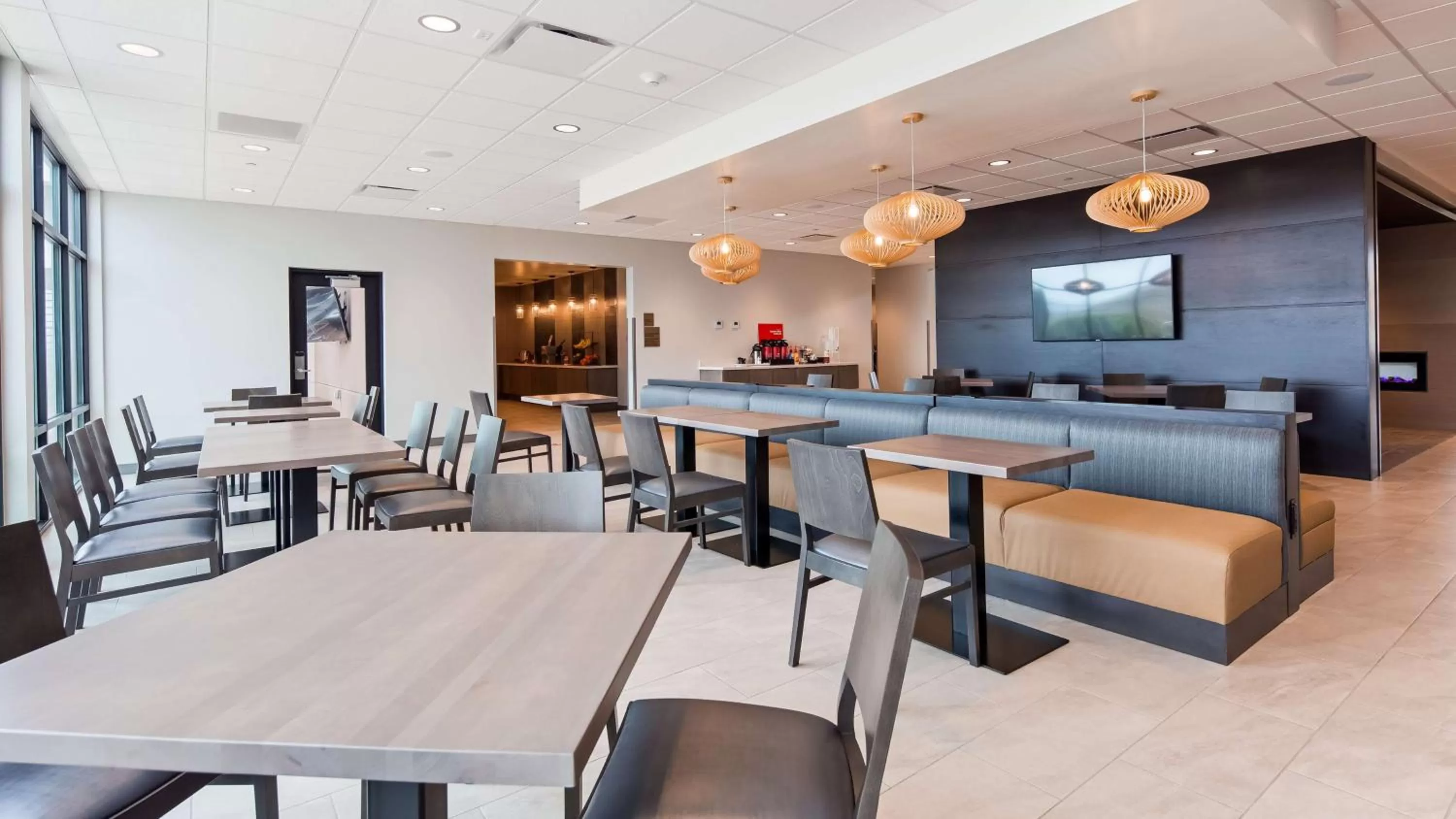 Restaurant/places to eat in Best Western Plus Settlers Point