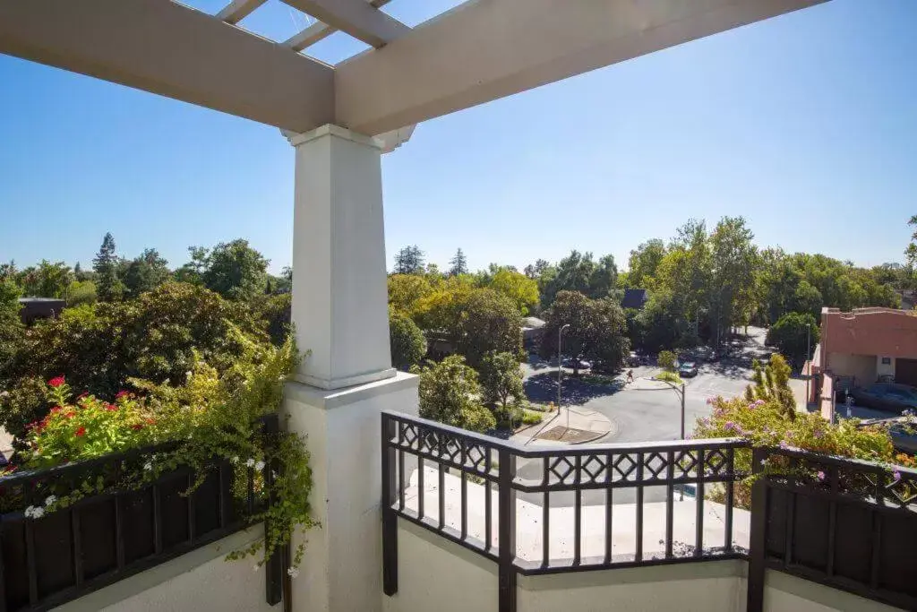 Balcony/Terrace in Diamond Hotel