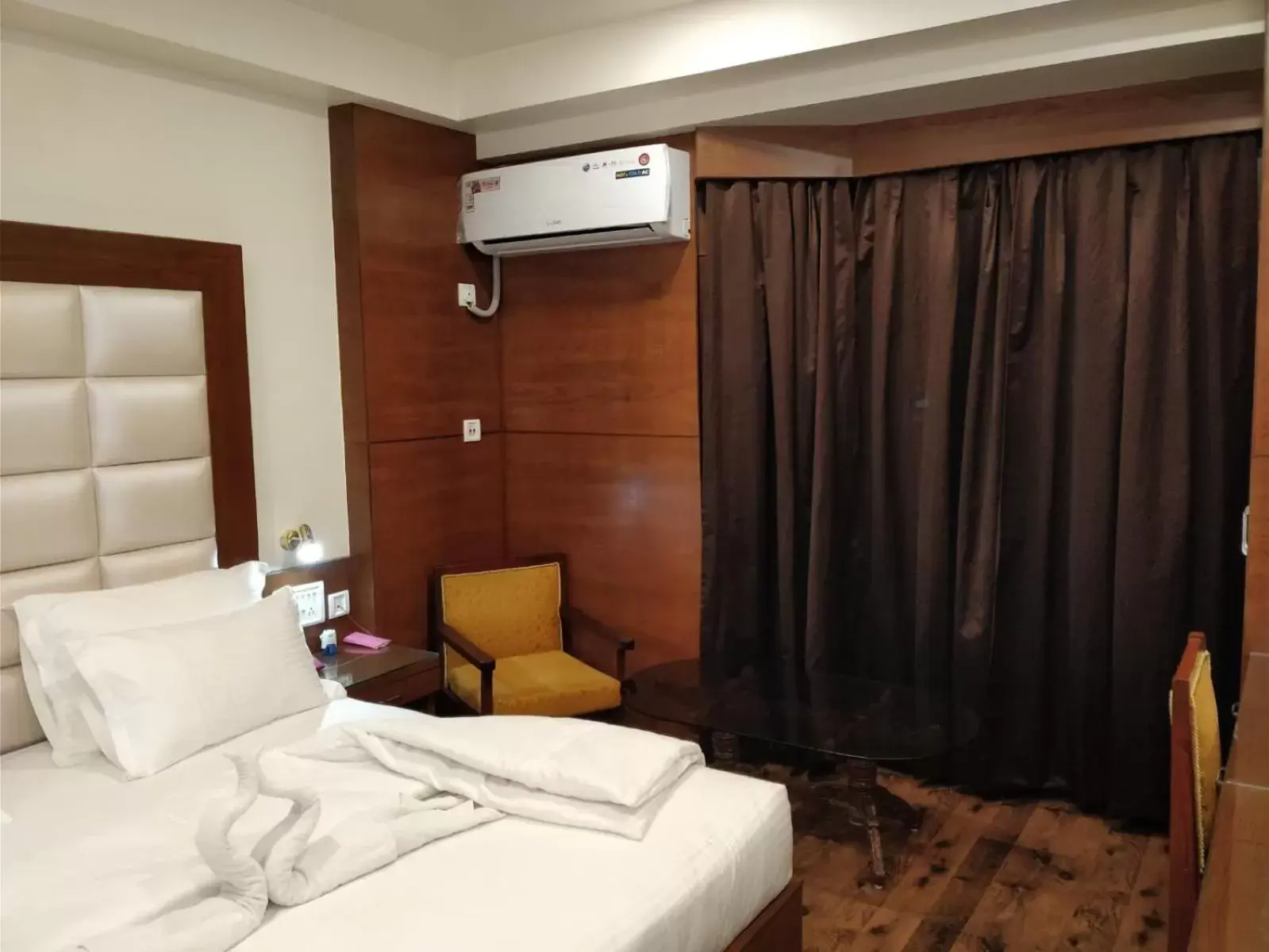 Executive Suite - single occupancy in Hotel Yatrik Executive Suite - single occupancy in Hotel Yatrik