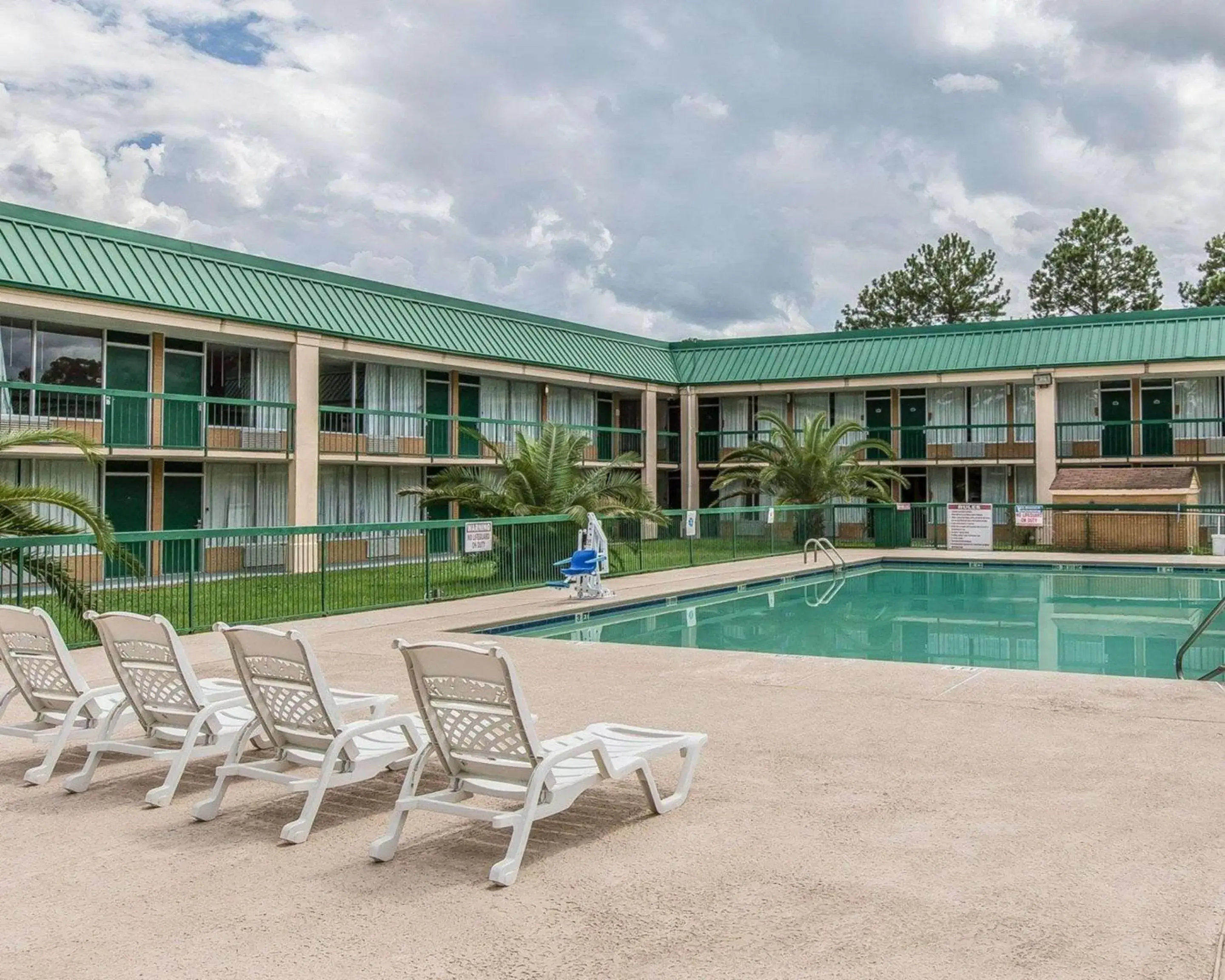 On site, Swimming Pool in Econo Lodge