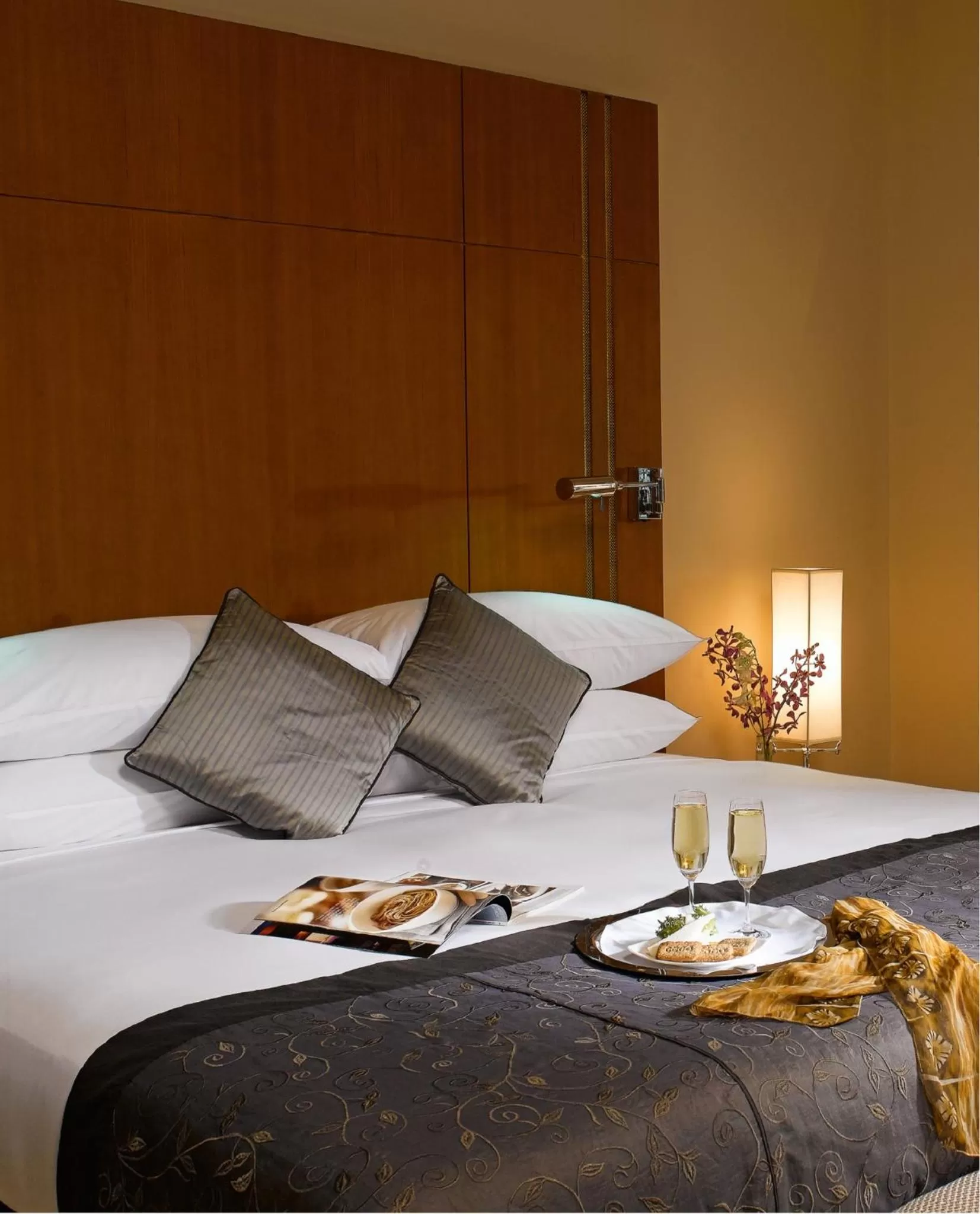 Bed in Radisson Blu Dhaka Water Garden