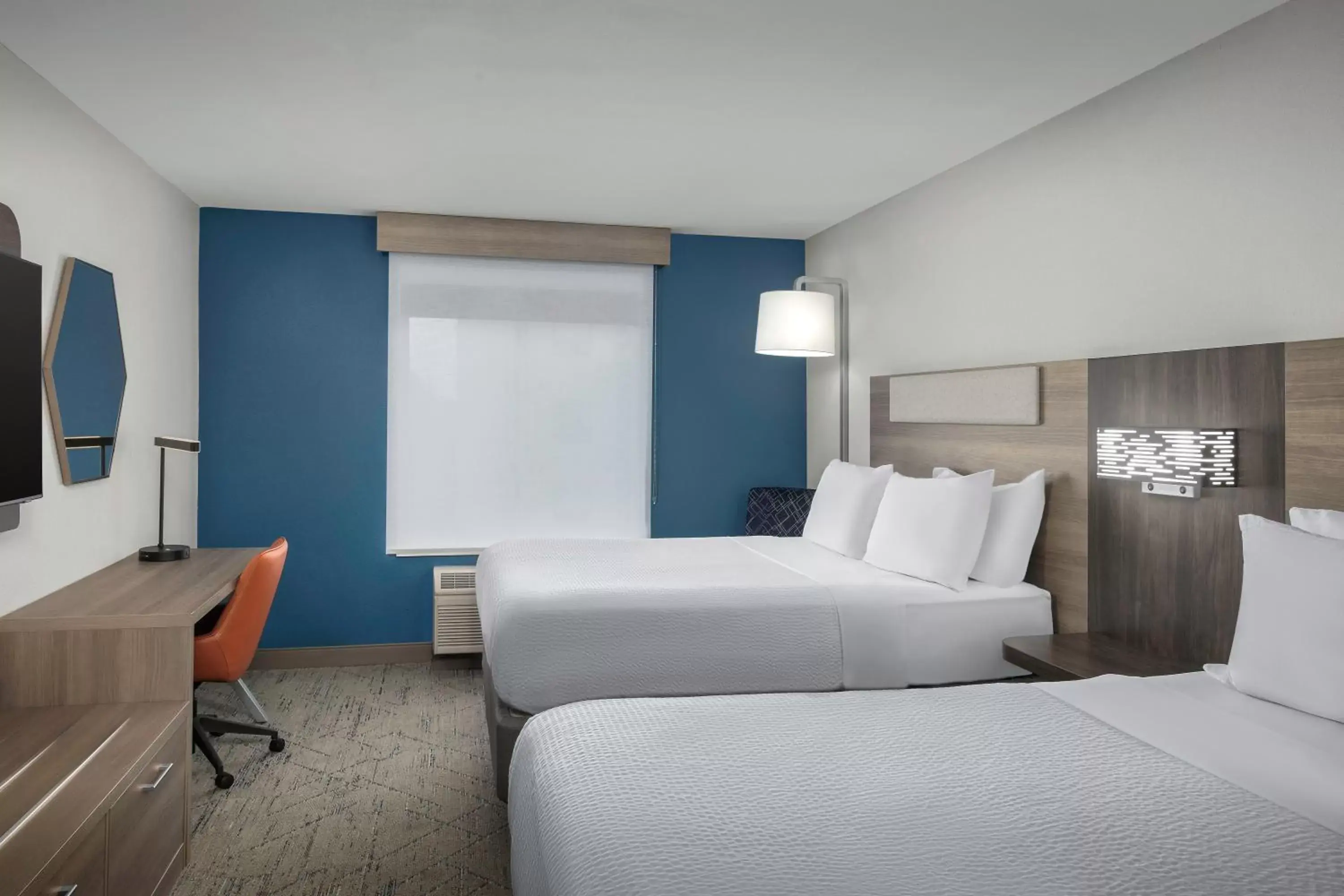 Bed in Holiday Inn Express & Suites Superior by IHG Bed in Holiday Inn Express & Suites Superior by IHG
