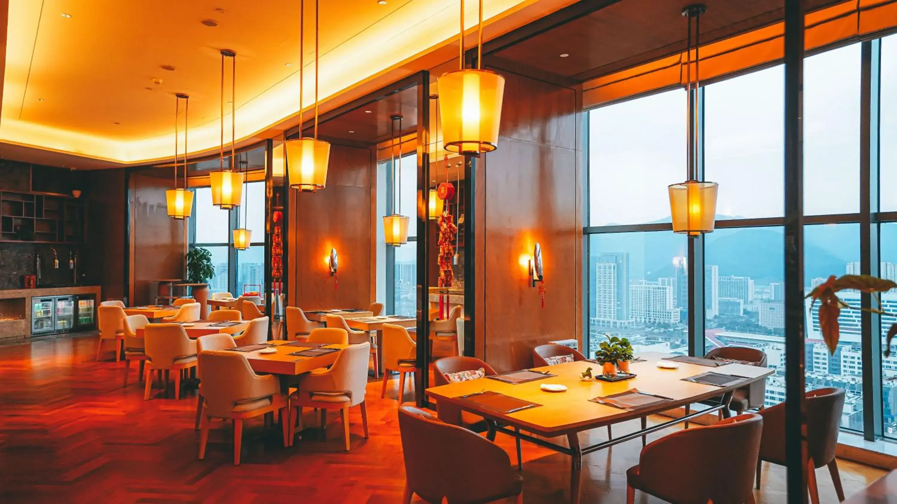 Lounge or bar, Restaurant/Places to Eat in DoubleTree By Hilton Ningbo Beilun