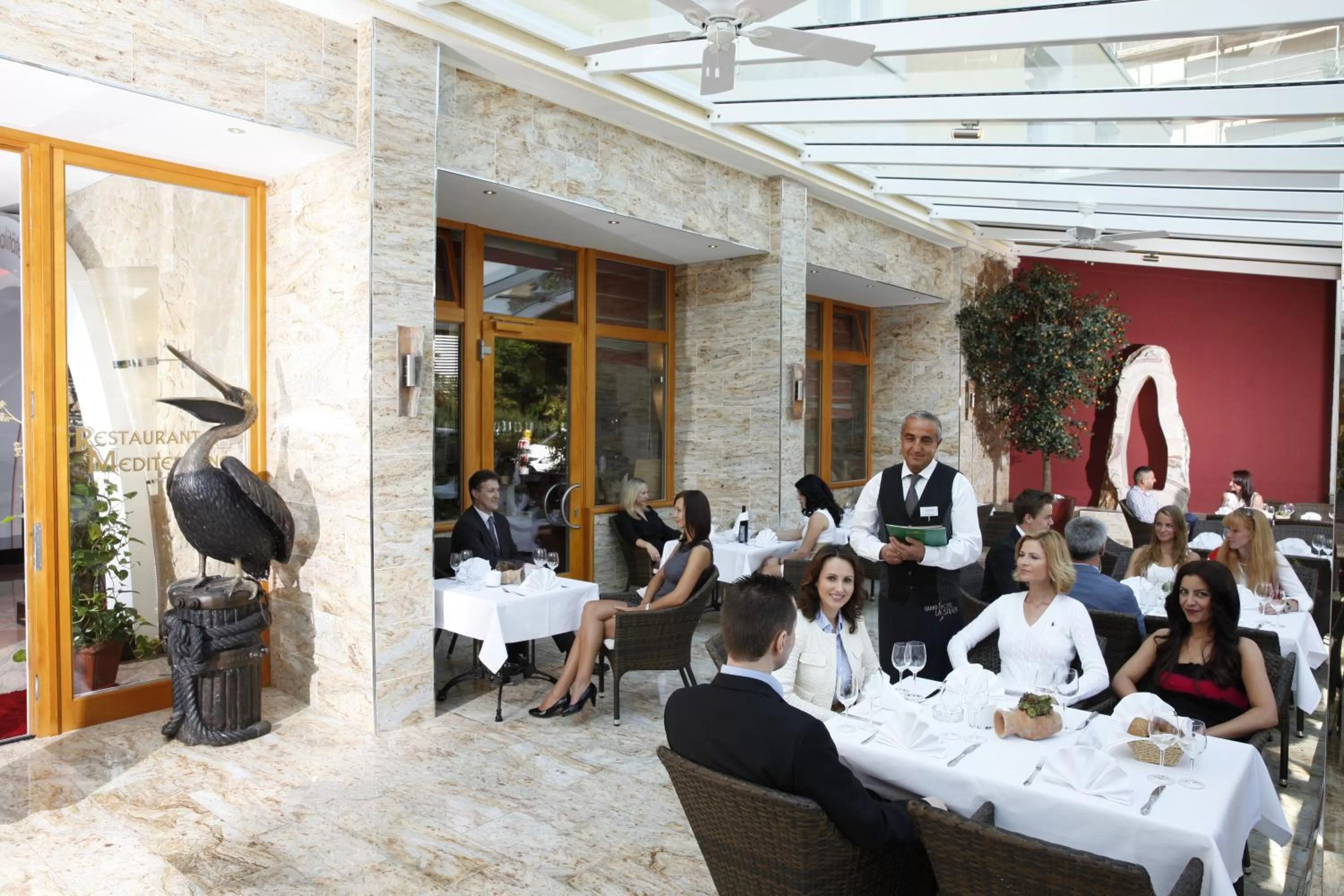 Restaurant/places to eat in Hotel La Strada