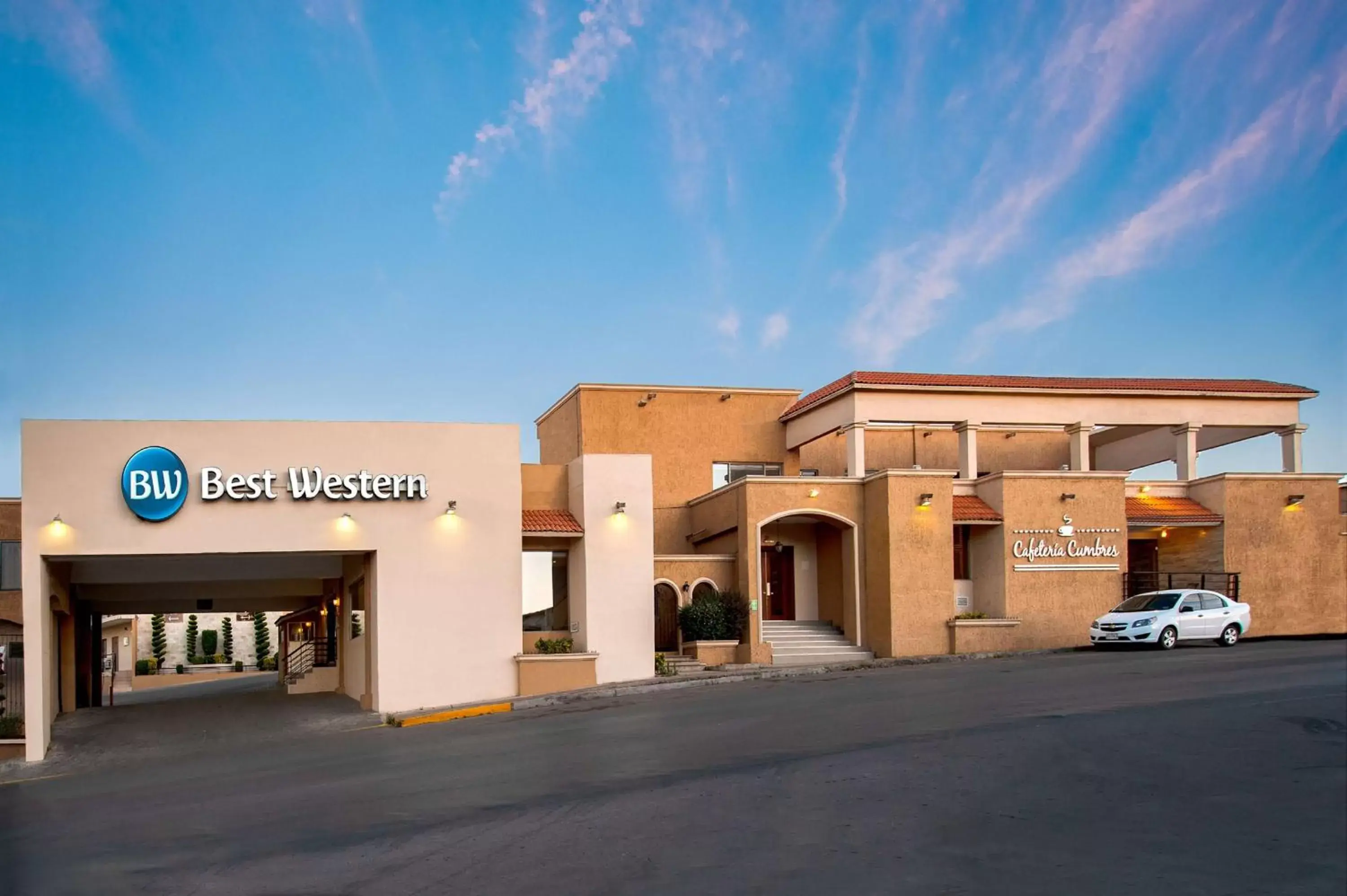 Property building in Best Western Cumbres Inn Cd. Cuauhtemoc Property building in Best Western Cumbres Inn Cd. Cuauhtemoc
