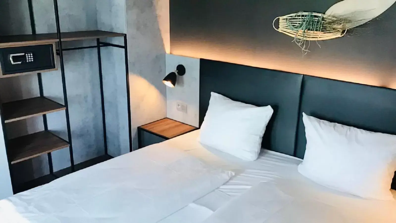 Bed in SCOTTY & PAUL Hotel Deggendorf