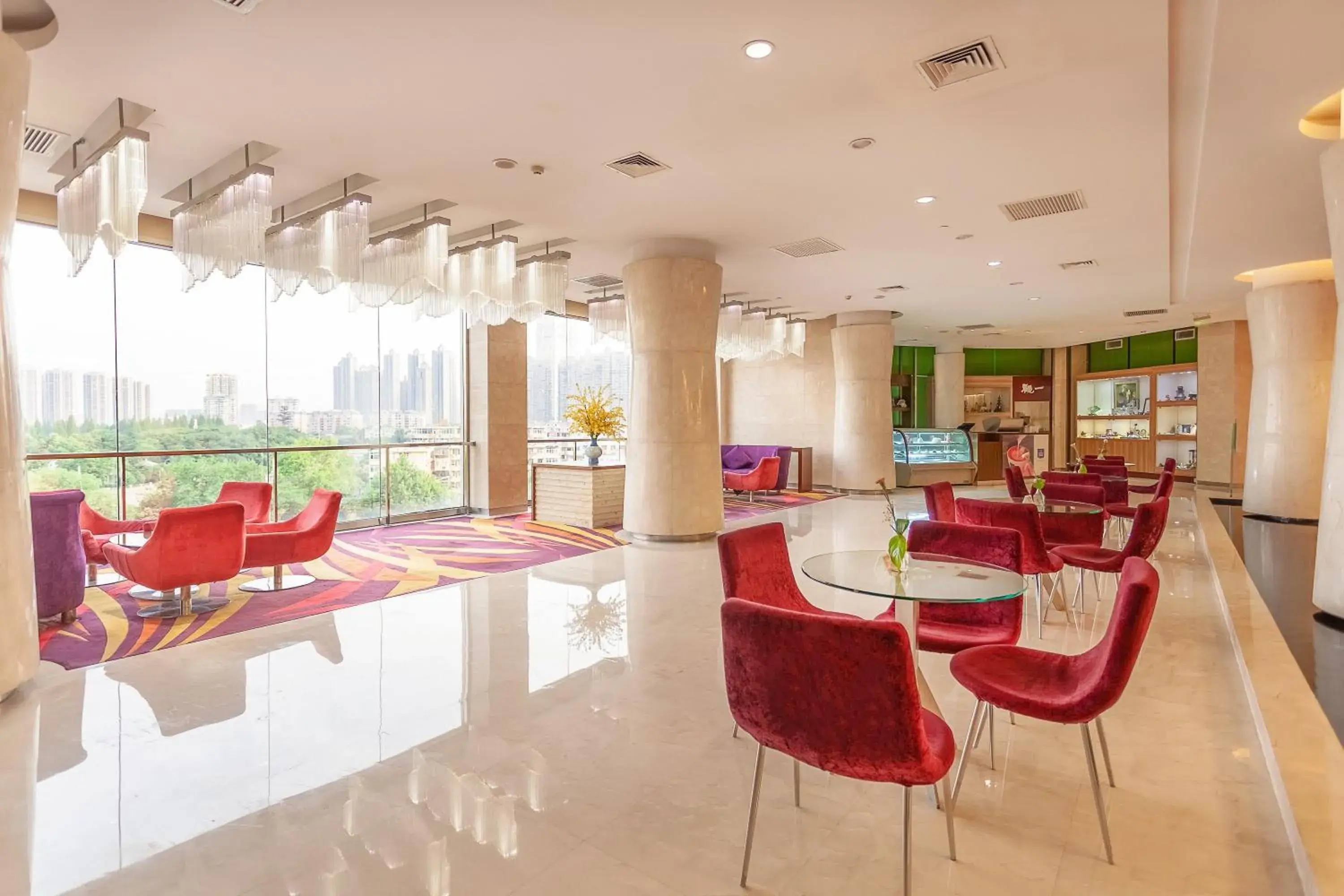 Lounge or bar in Holiday Inn Hefei, an IHG Hotel