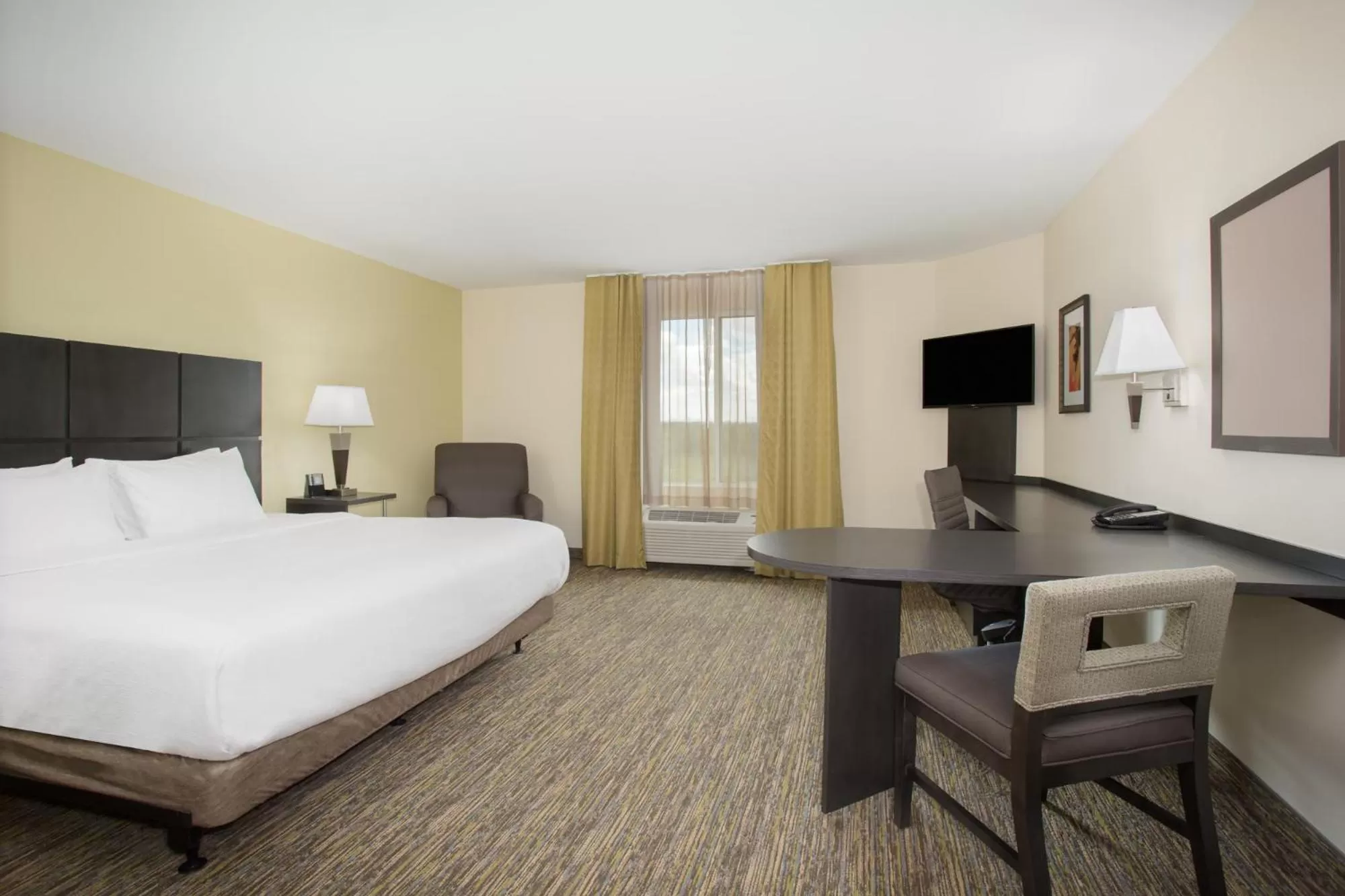 Bedroom, Bed in Candlewood Suites Longmont - Boulder Area by IHG