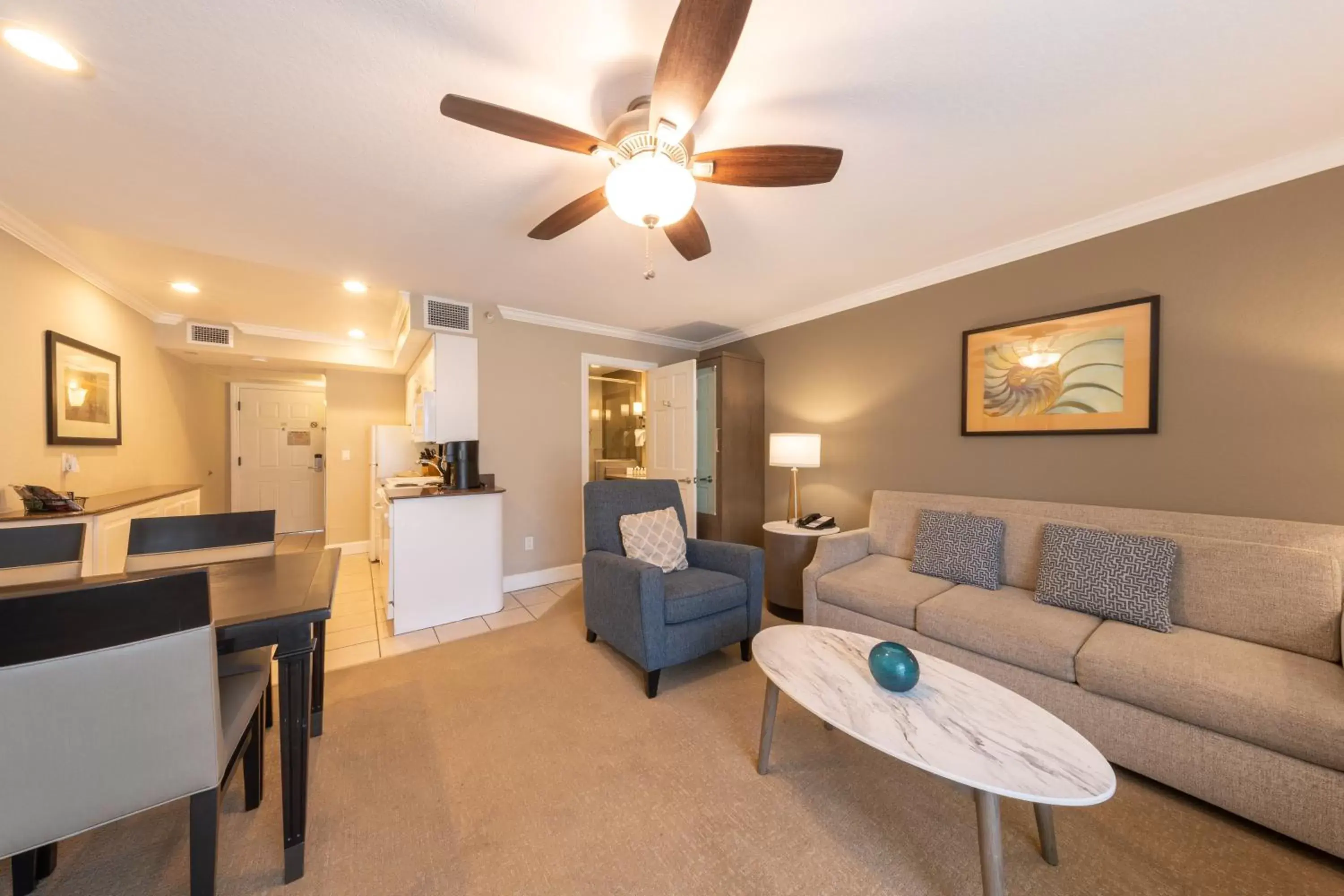 Living room, Seating Area in Carlsbad Inn Beach Resort