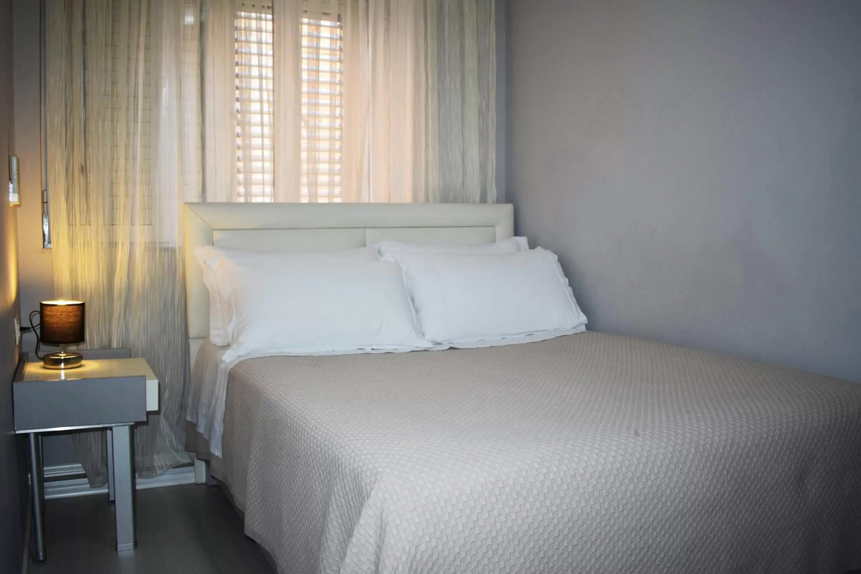 Single Room in Freddy's Hotel Single Room in Freddy's Hotel