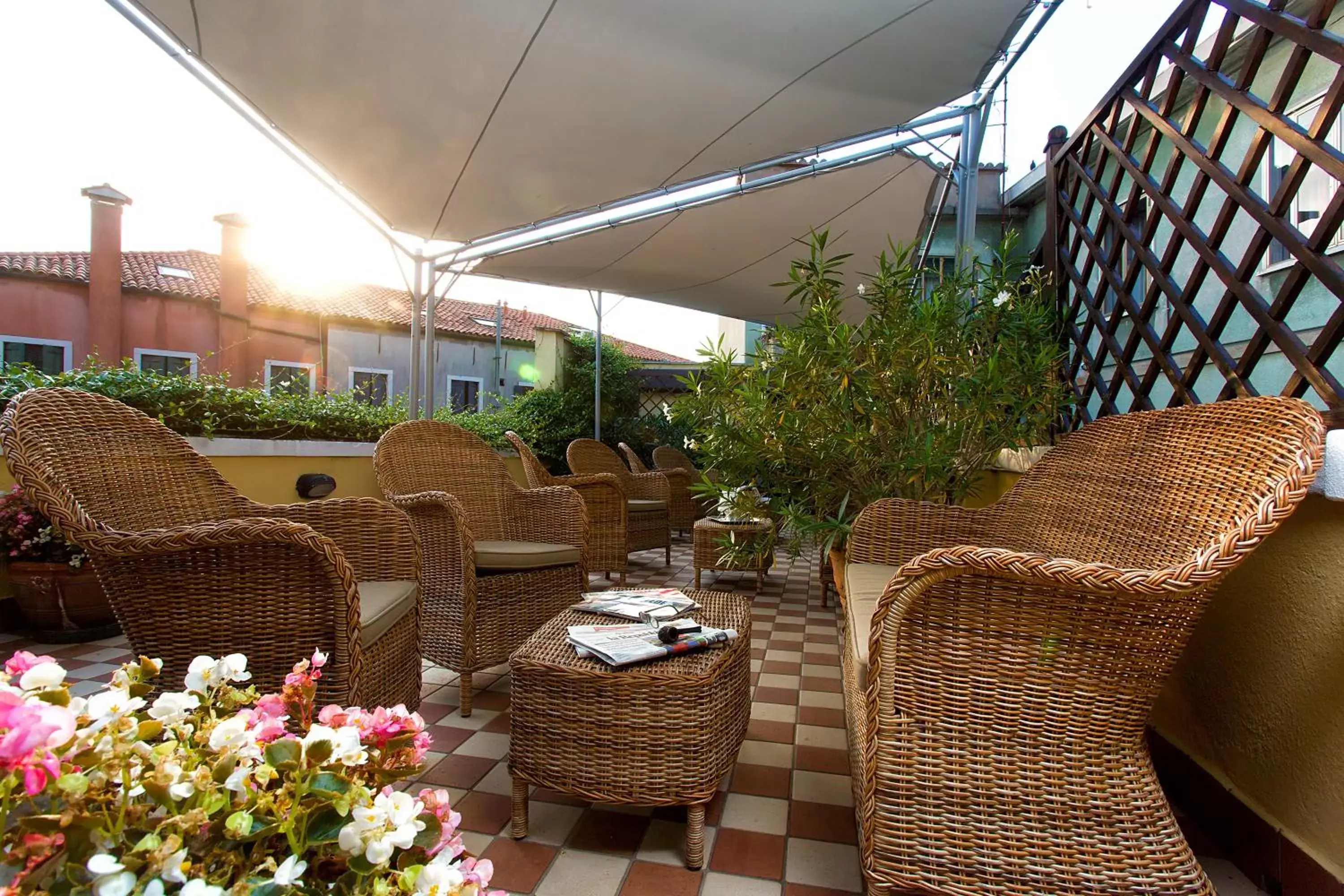 Patio, Lounge/Bar in Hotel Conterie