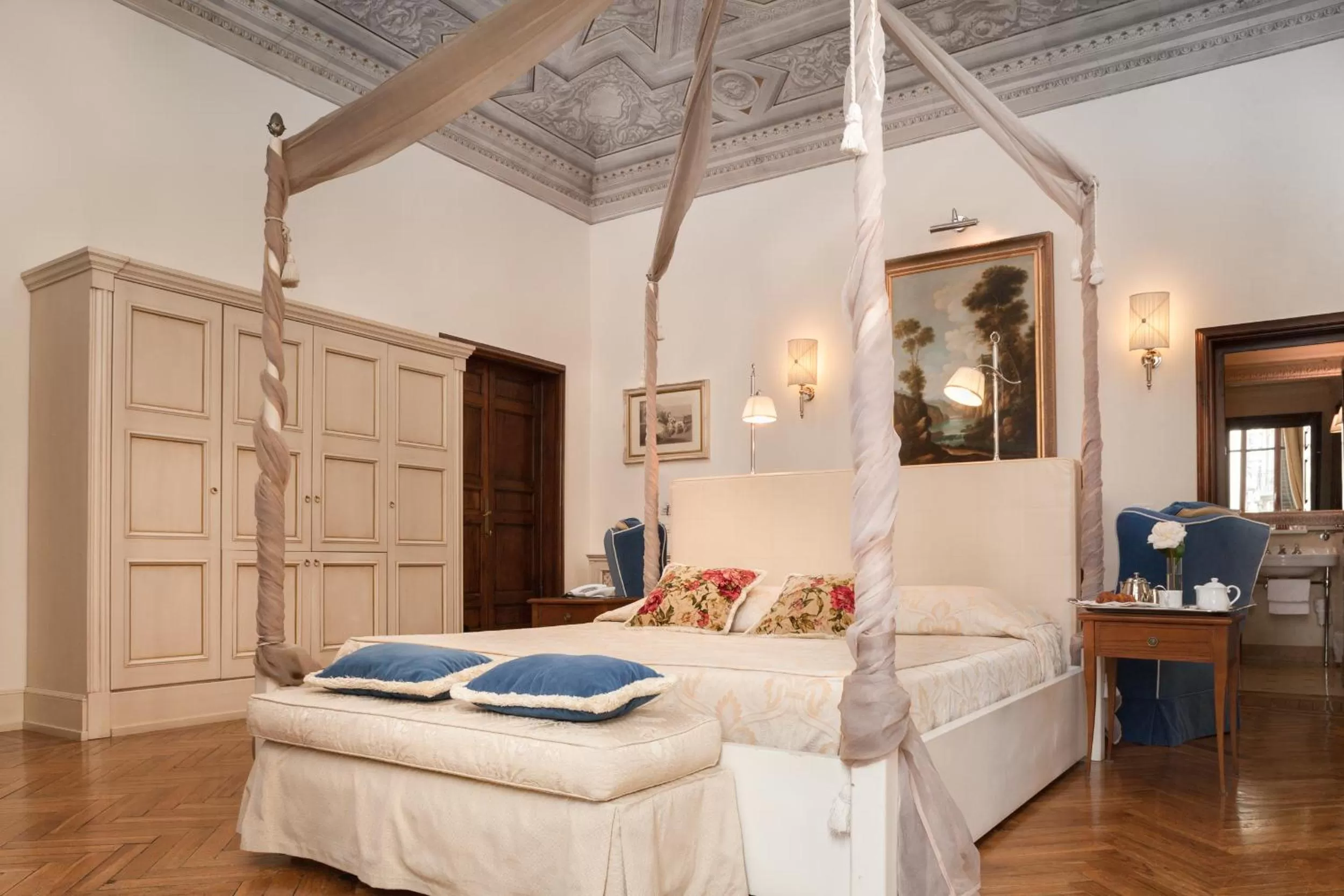 Bedroom, Bed in Hotel Executive